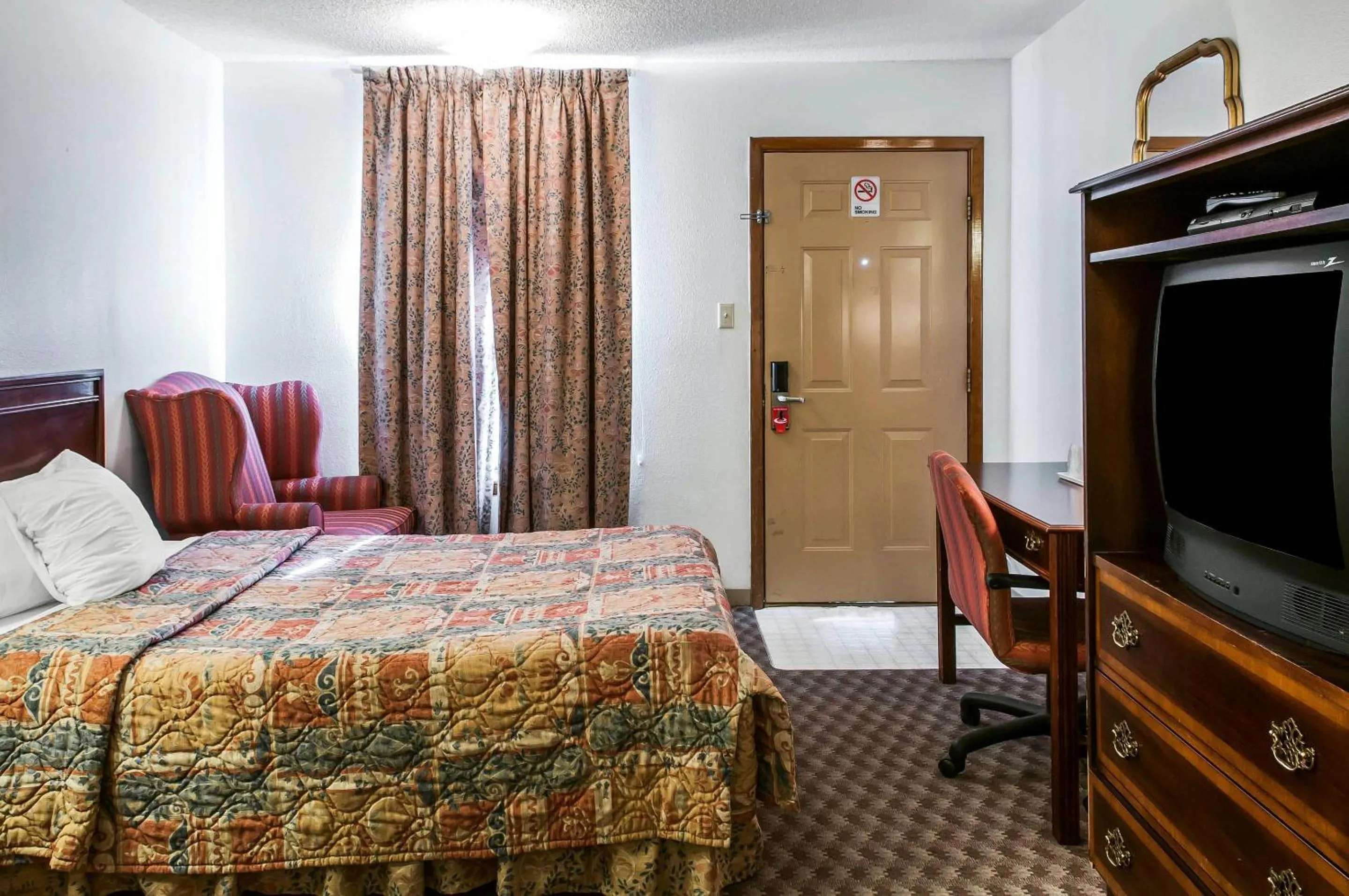 Double Room with Two Double Beds - Non-Smoking in Econo Lodge