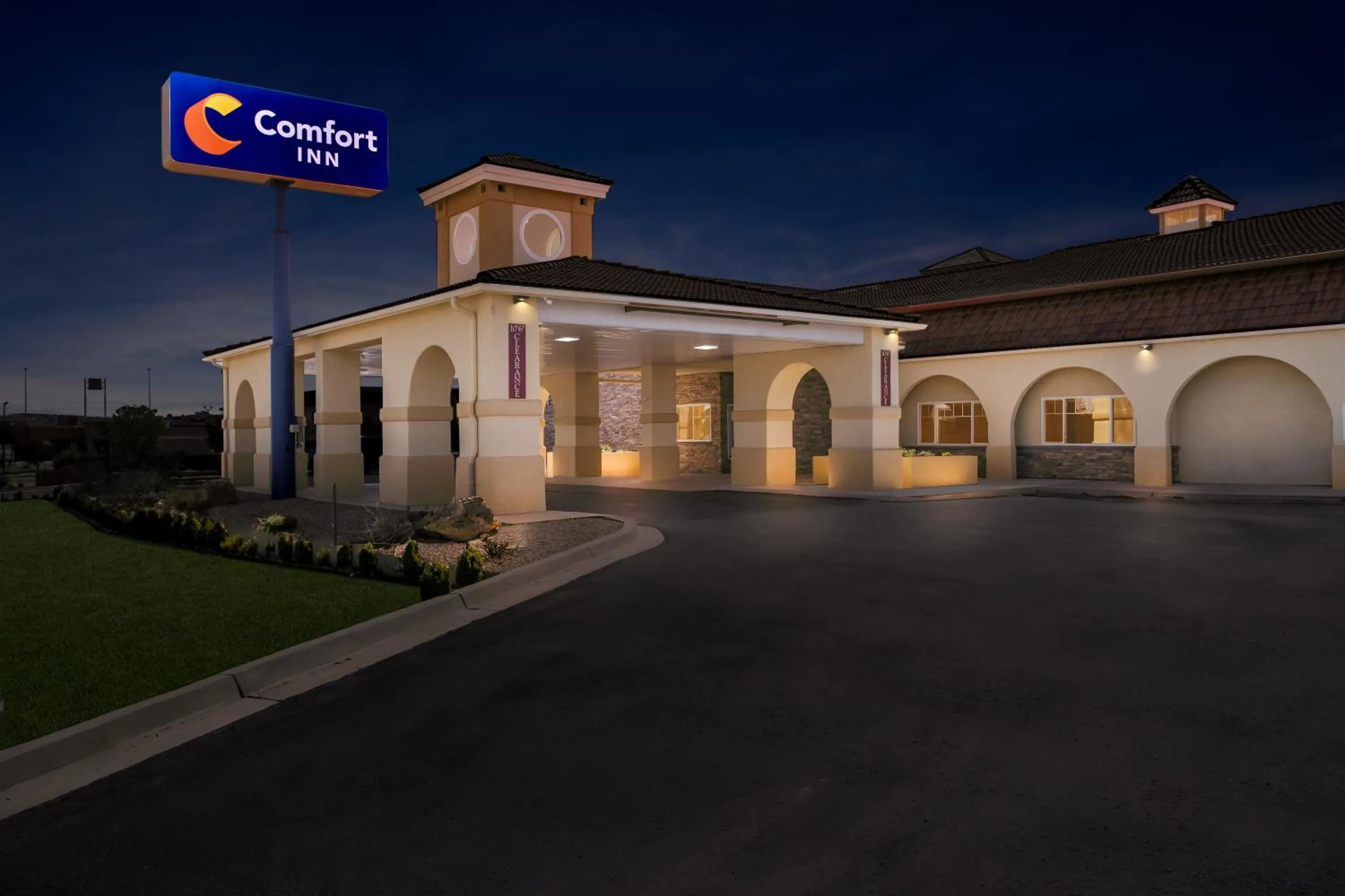 Property building in Comfort Inn Santa Rosa on Route 66