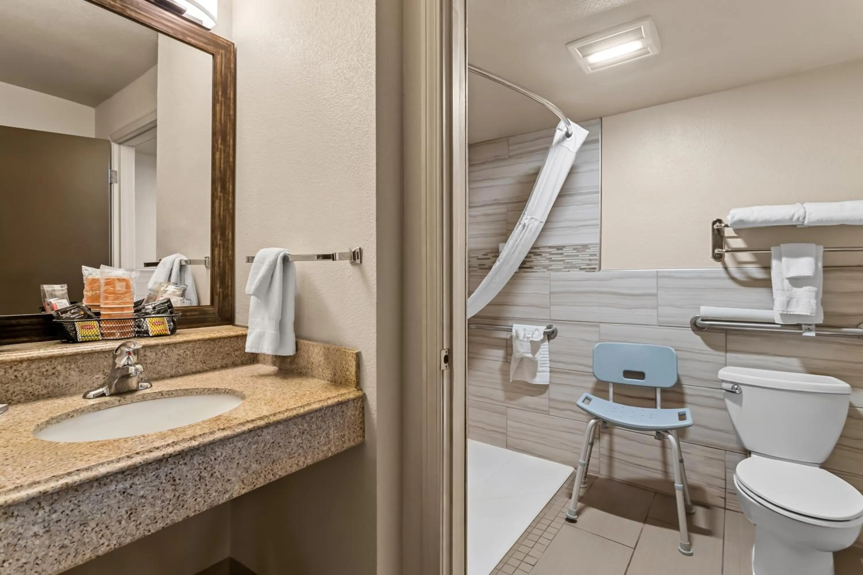 Bathroom in Comfort Inn Santa Rosa on Route 66