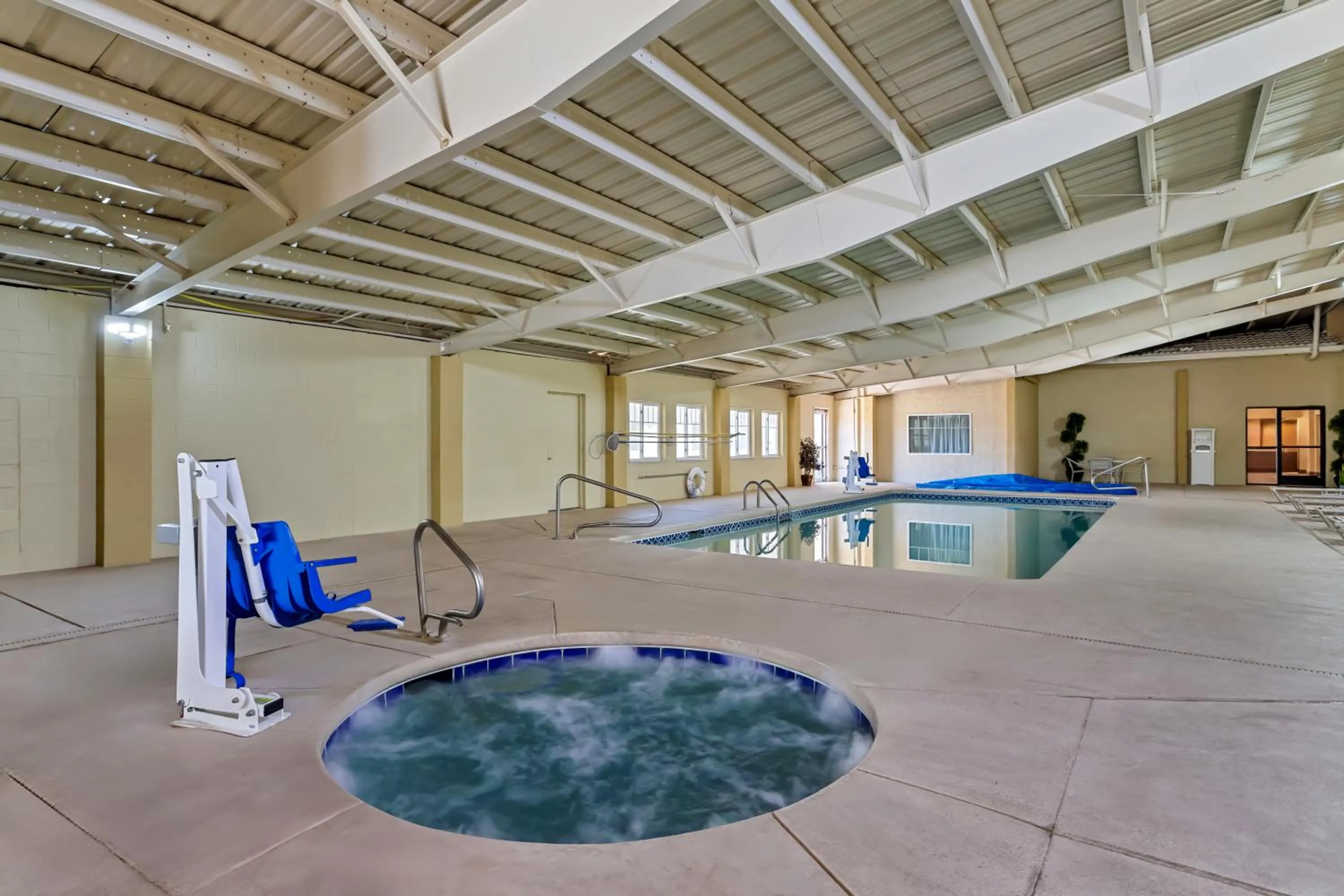 Swimming pool in Comfort Inn Santa Rosa on Route 66