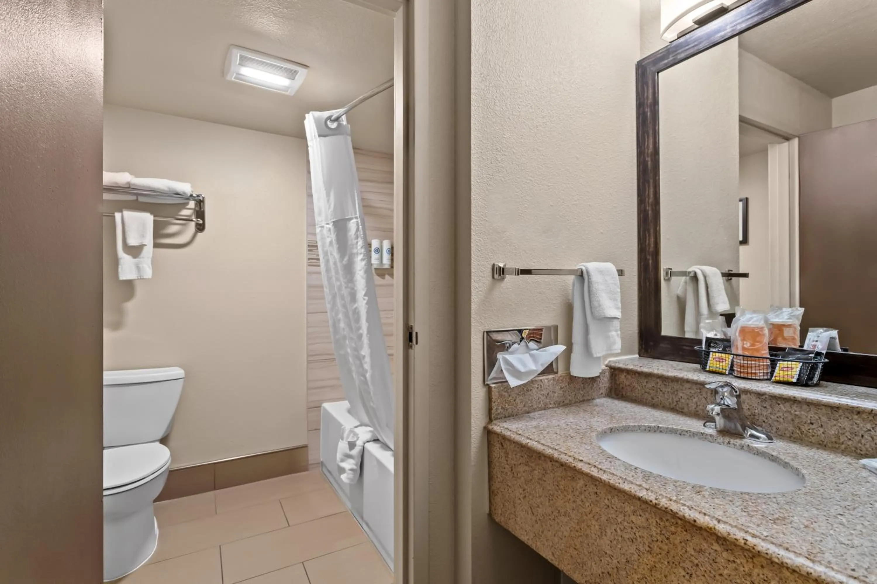 Bathroom in Comfort Inn Santa Rosa on Route 66