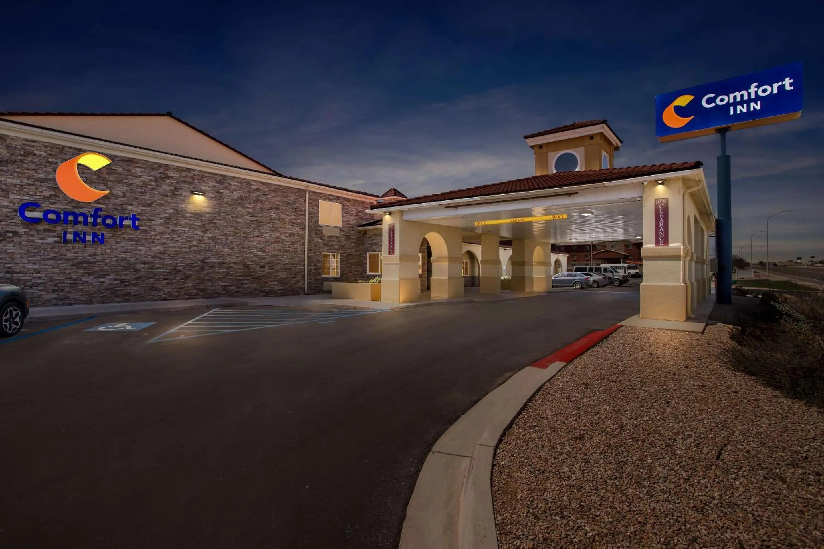 Property building in Comfort Inn Santa Rosa on Route 66