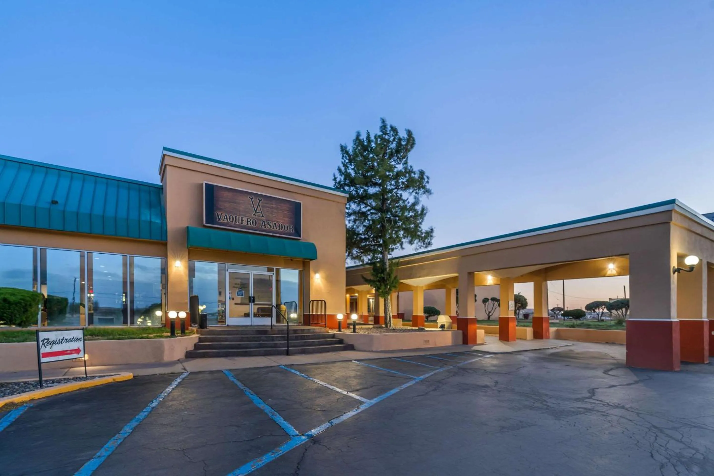 Property building in Quality Inn Tucumcari