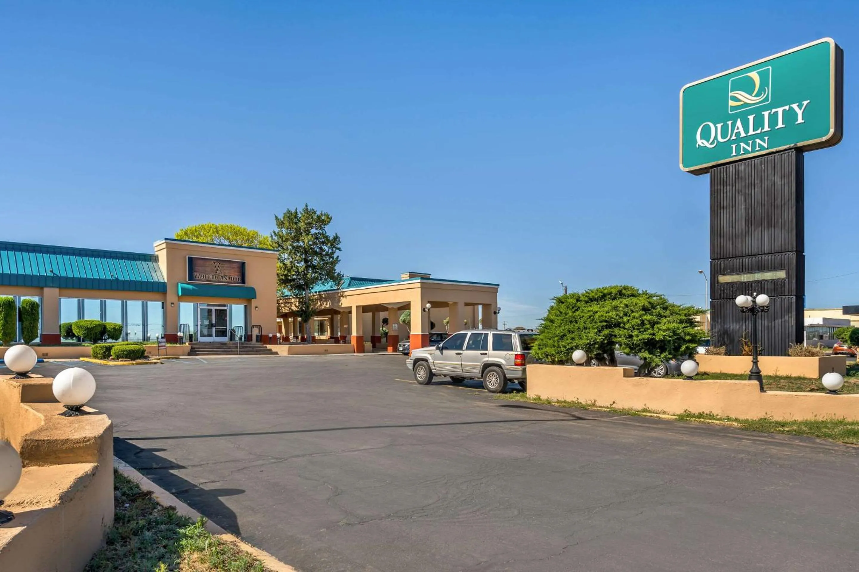 Property building in Quality Inn Tucumcari