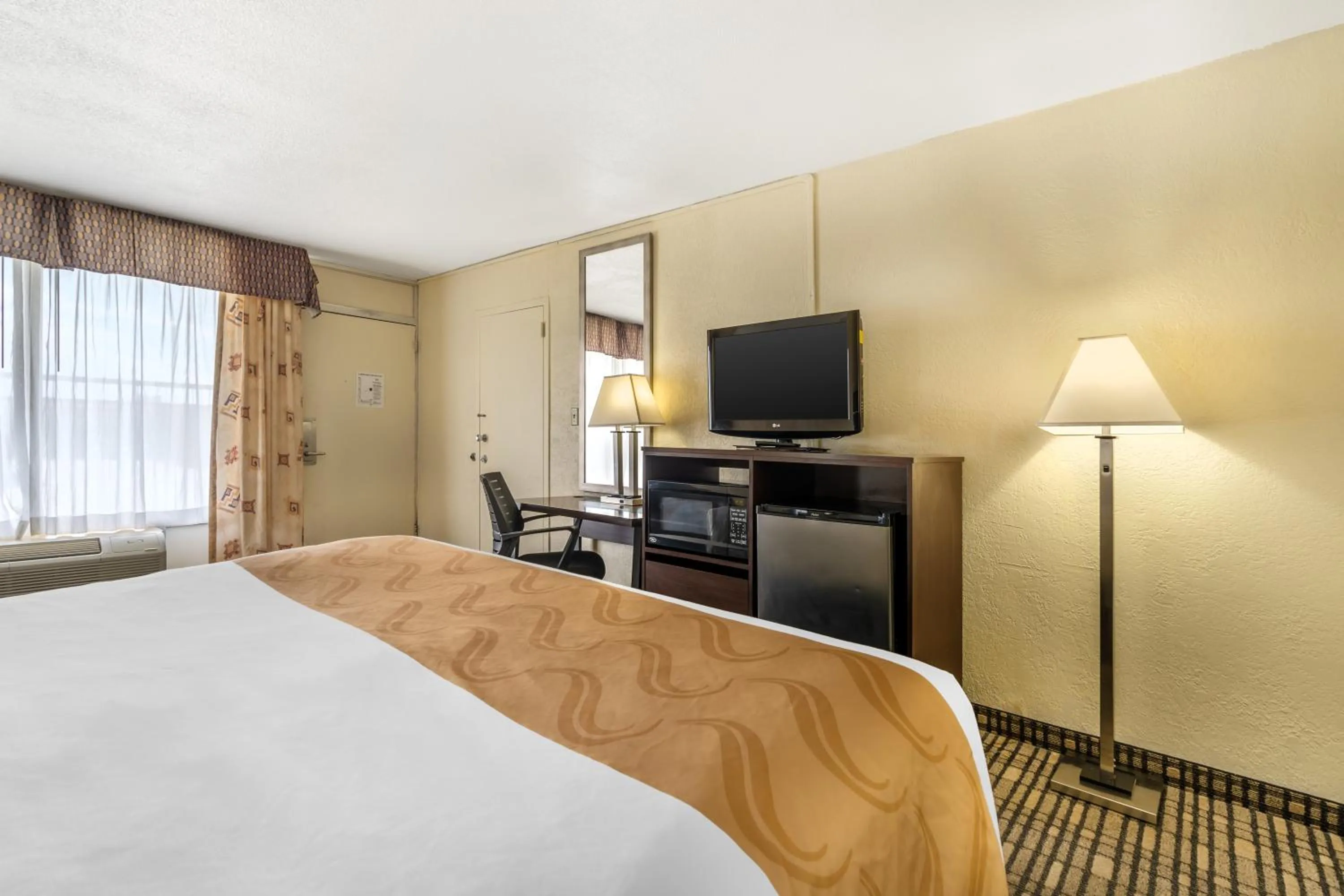 Bedroom, Bed in Quality Inn Tucumcari