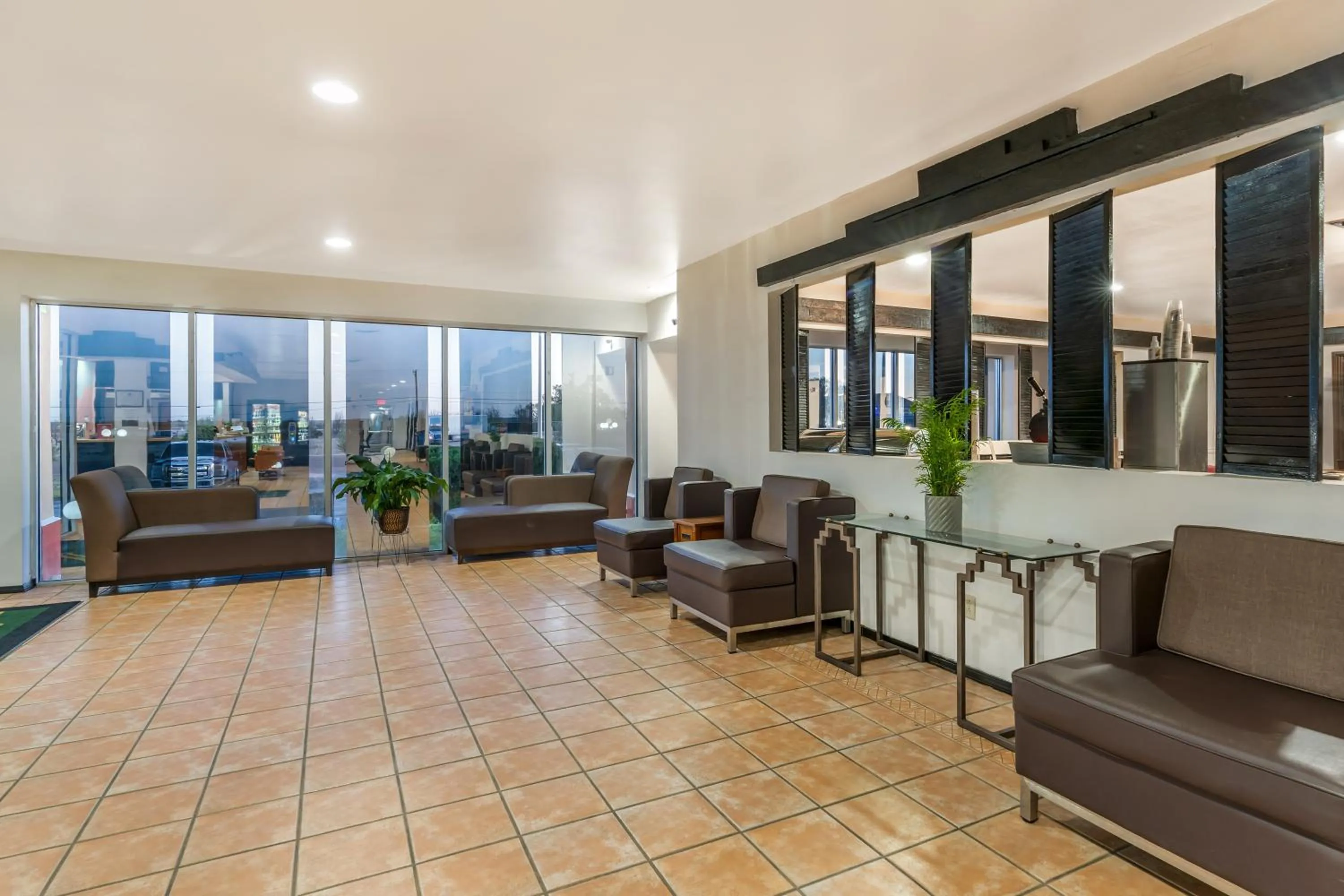 Seating area in Quality Inn Tucumcari
