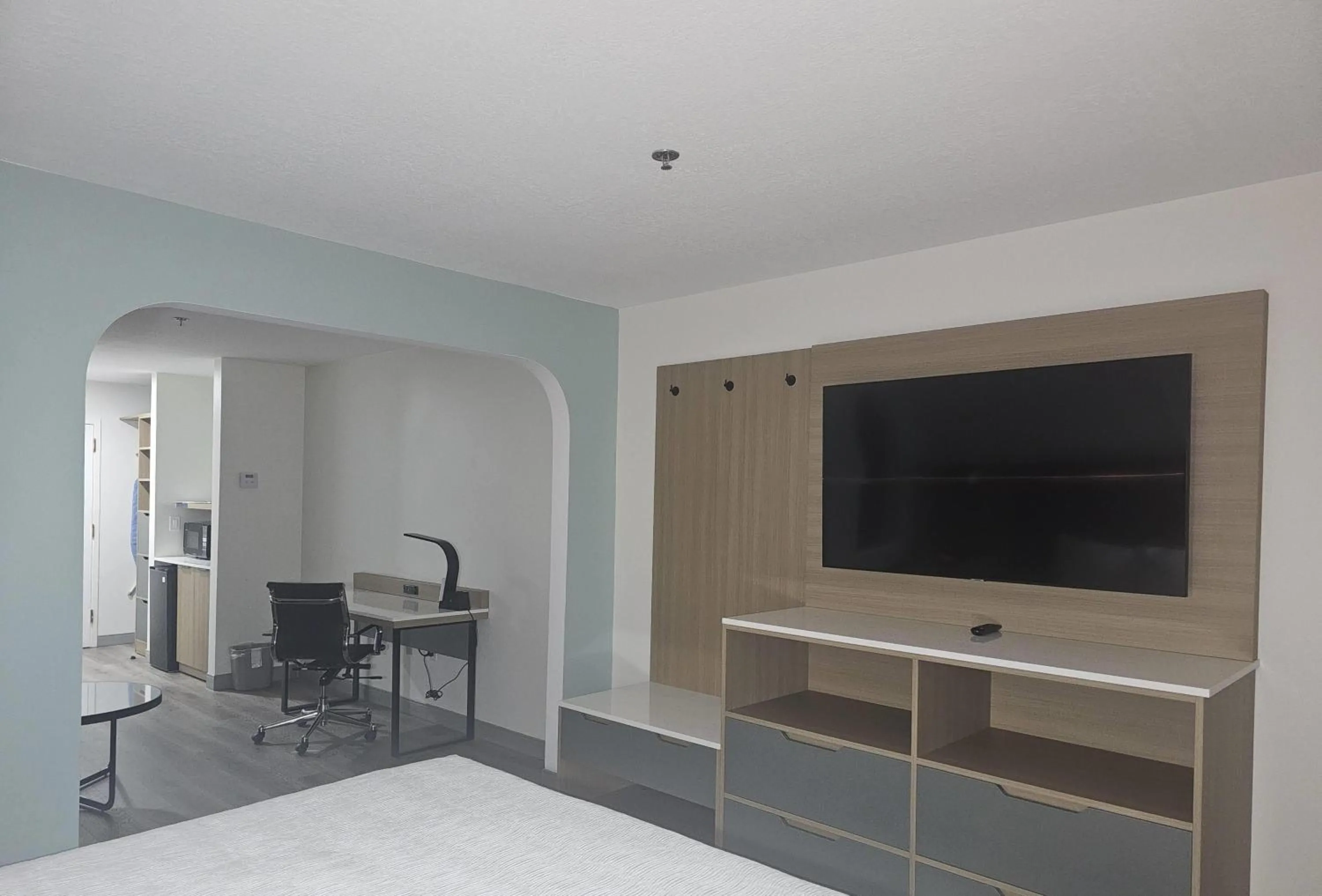 Photo of the whole room in Wingate by Wyndham Los Alamos