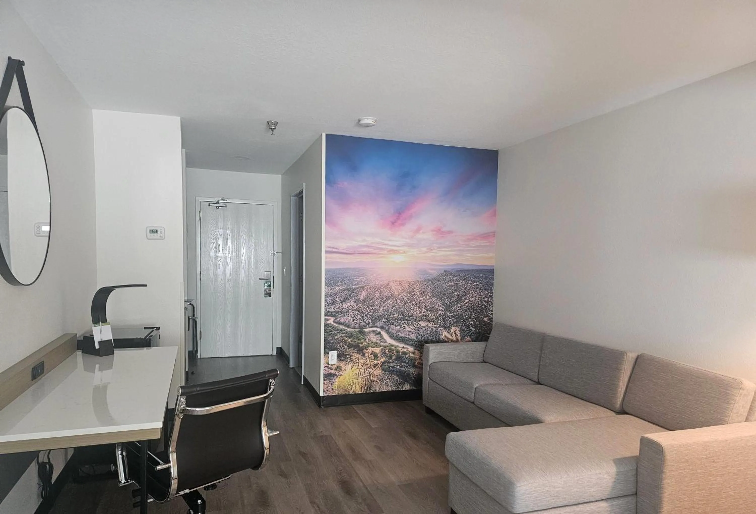 Photo of the whole room in Wingate by Wyndham Los Alamos