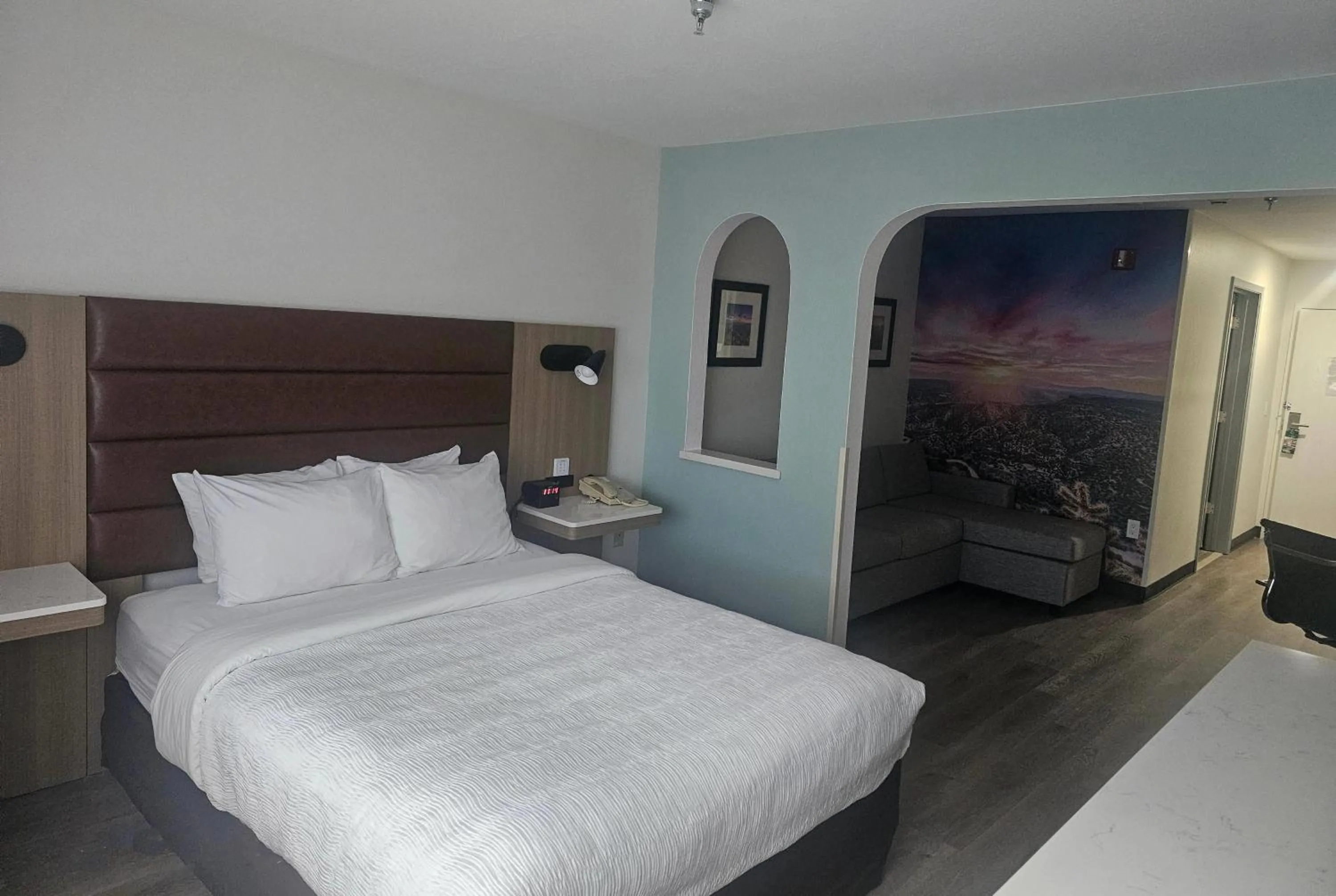 Photo of the whole room, Bed in Wingate by Wyndham Los Alamos
