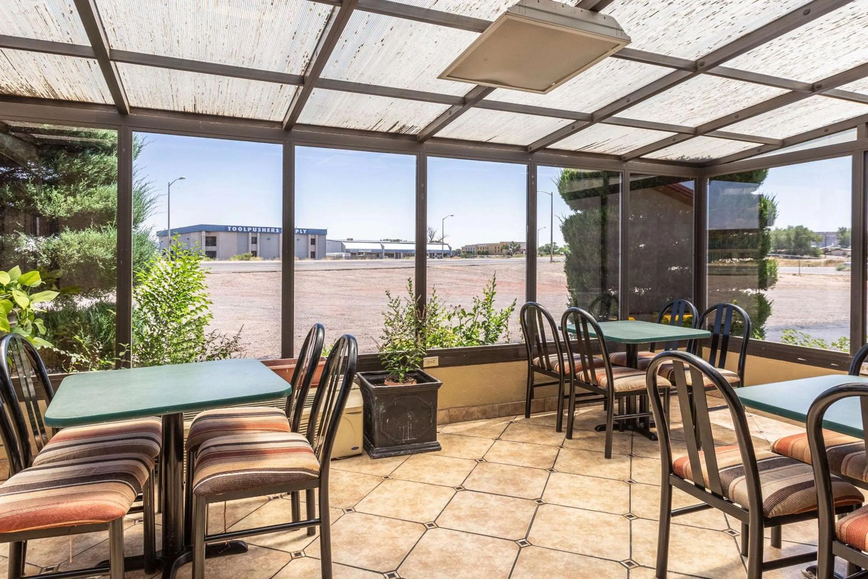 Restaurant/places to eat in Rodeway Inn Farmington