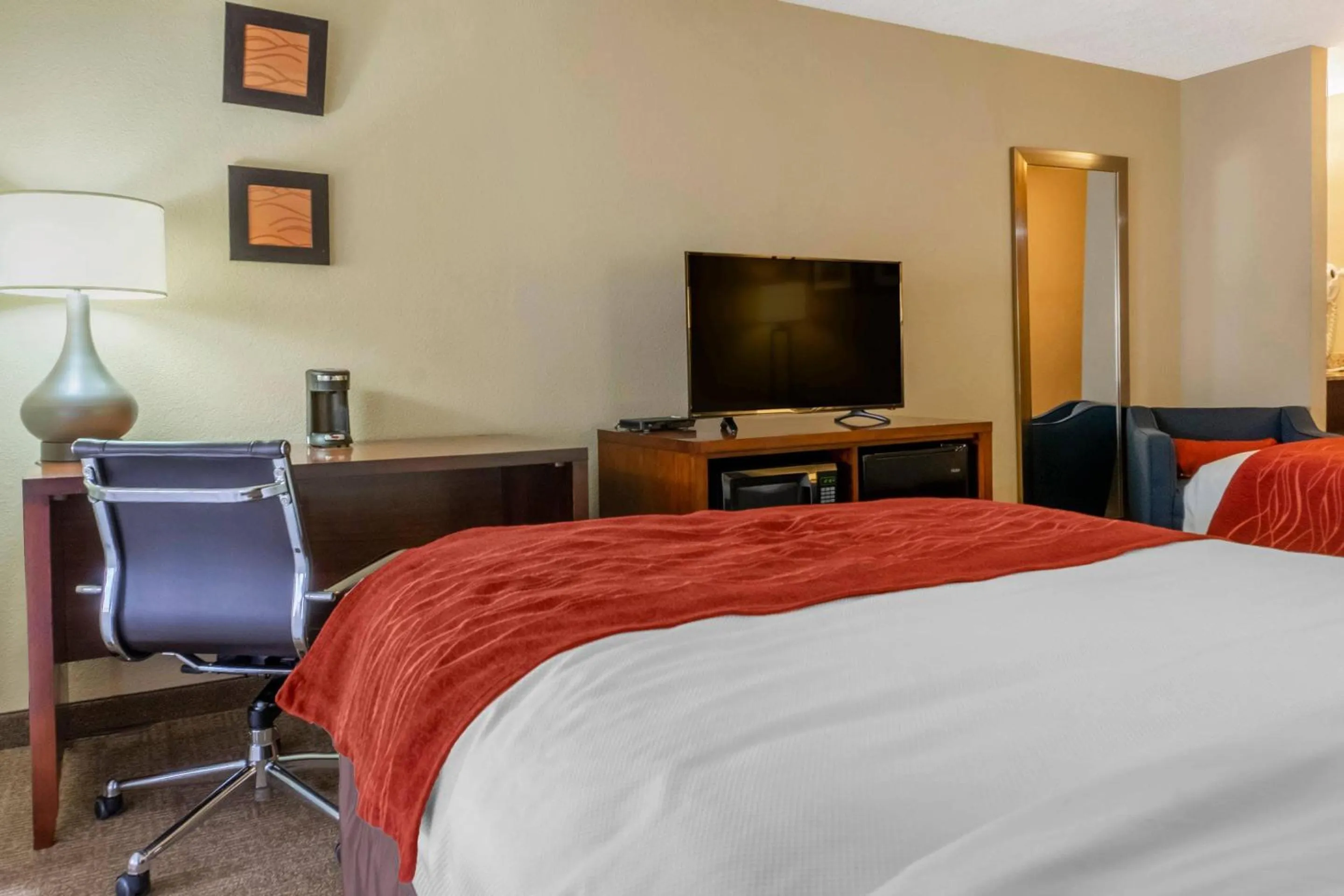 Bedroom, Bed in Comfort Inn Albuquerque Airport