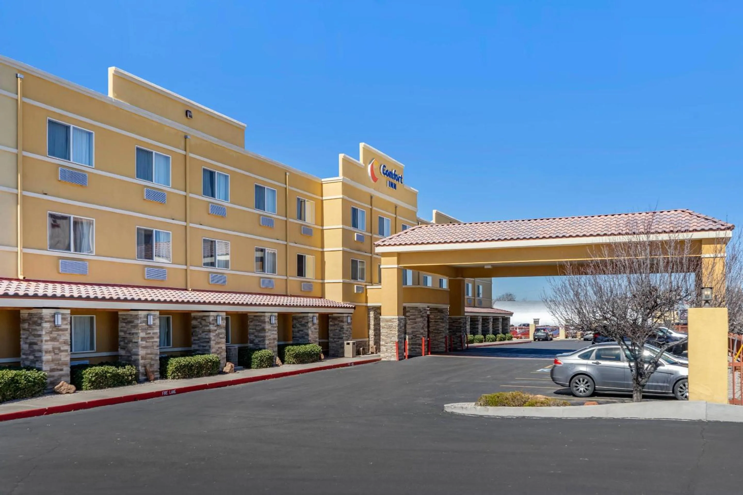 Property building in Comfort Inn Albuquerque Airport