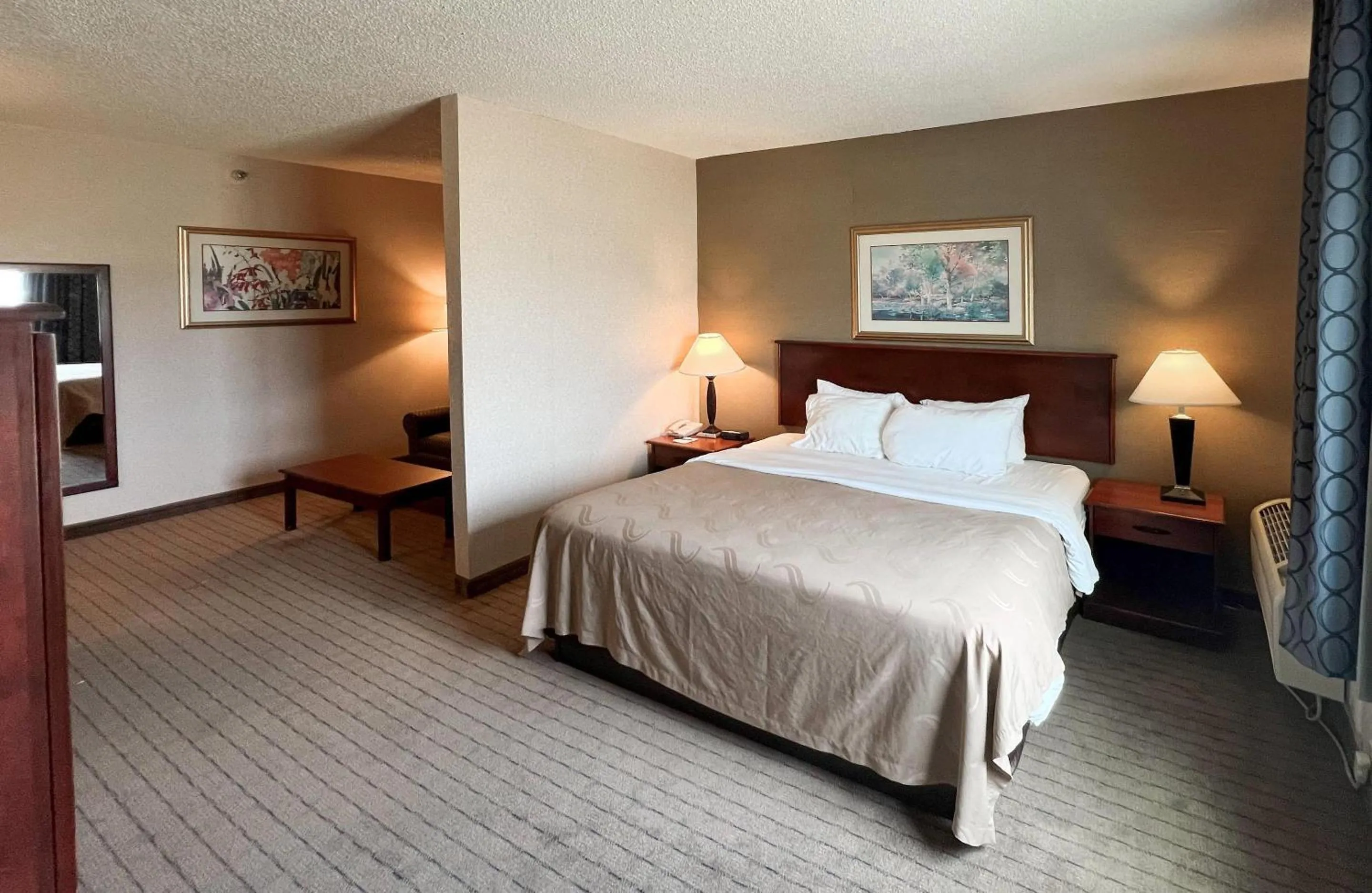 Bedroom, Bed in Quality Inn & Suites Grants - I-40