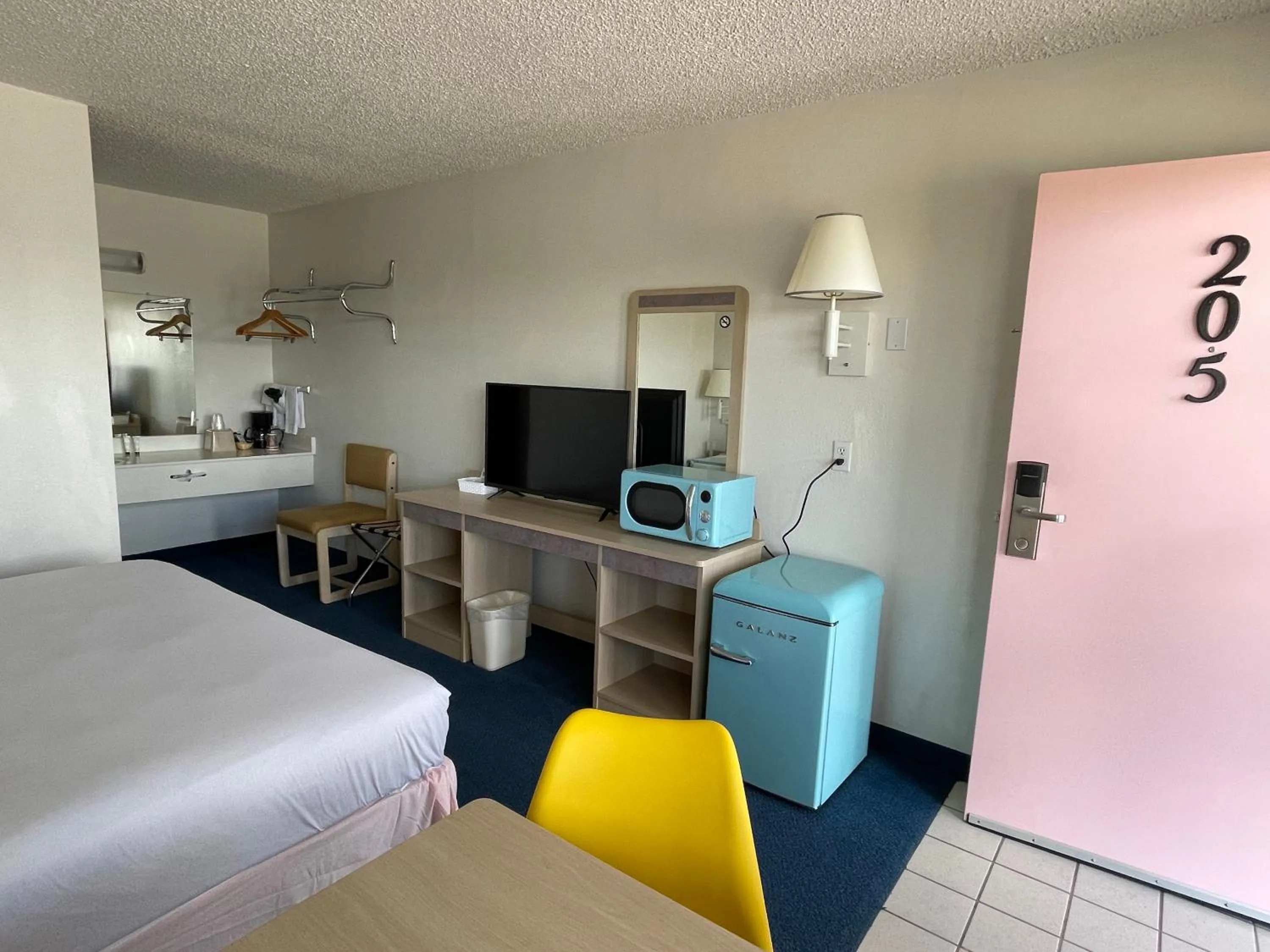 Bedroom, Bed in LuLu Silver City