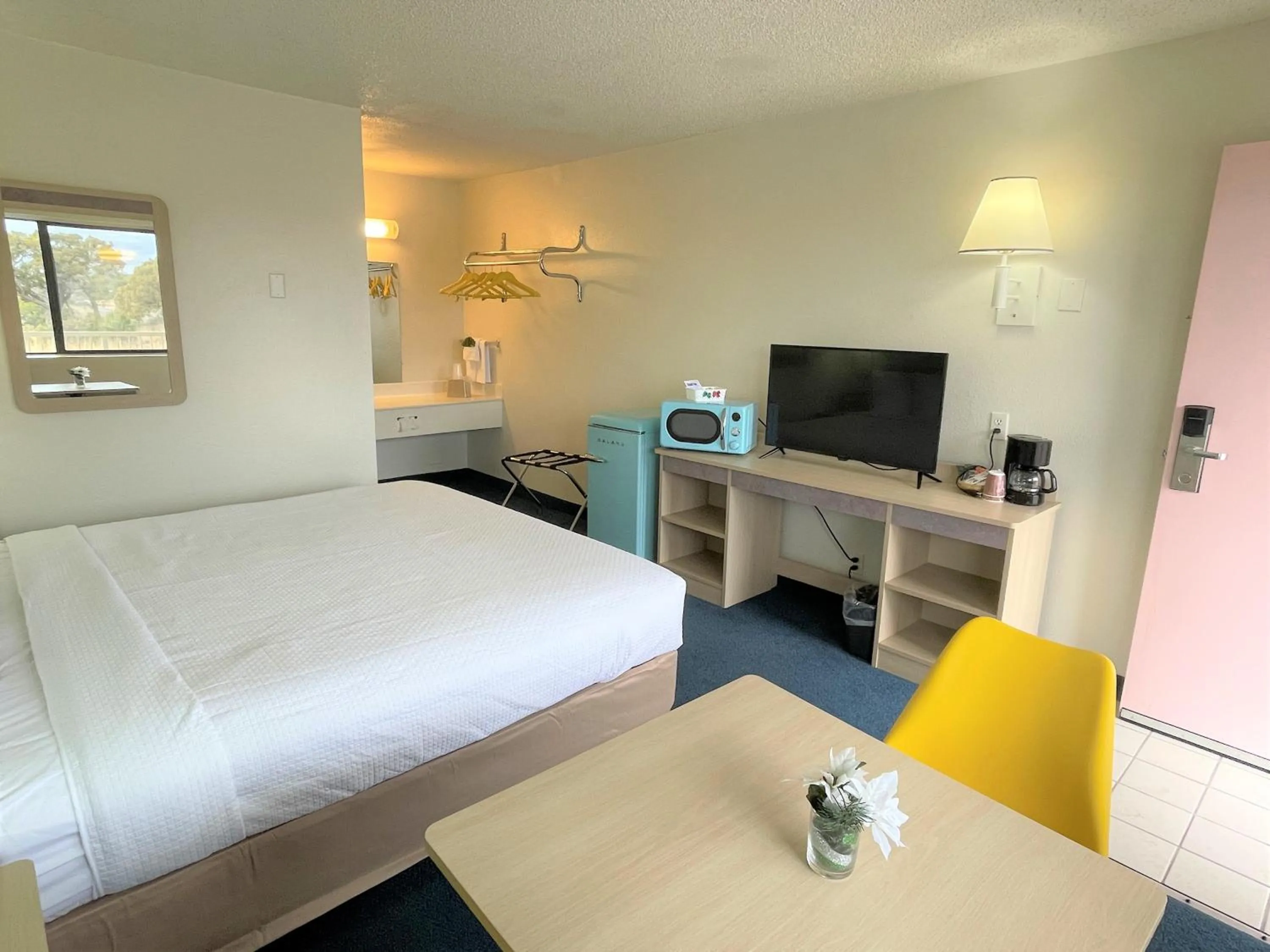 Bedroom, Bed in LuLu Silver City