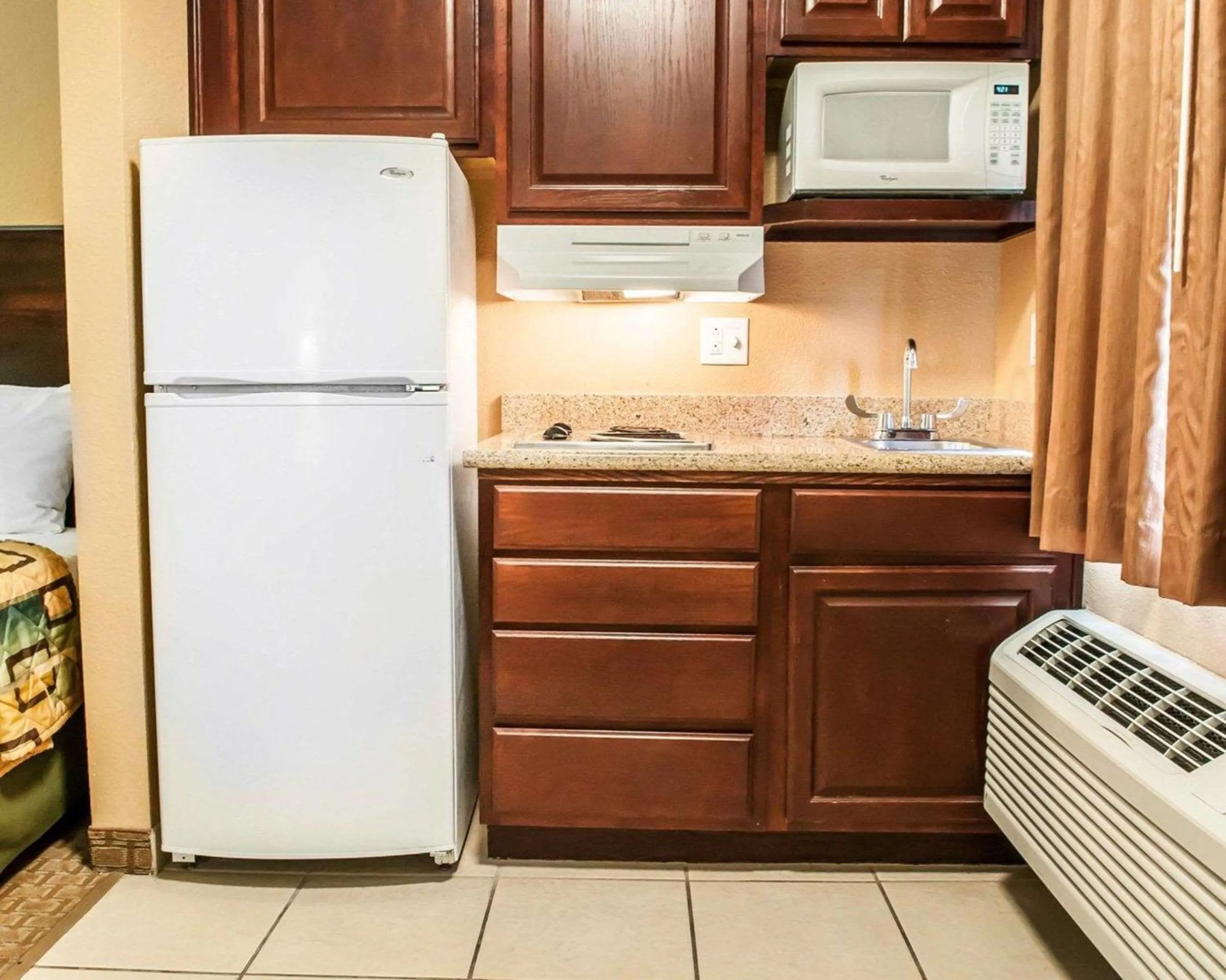 Photo of the whole room in Suburban Studios Alamogordo