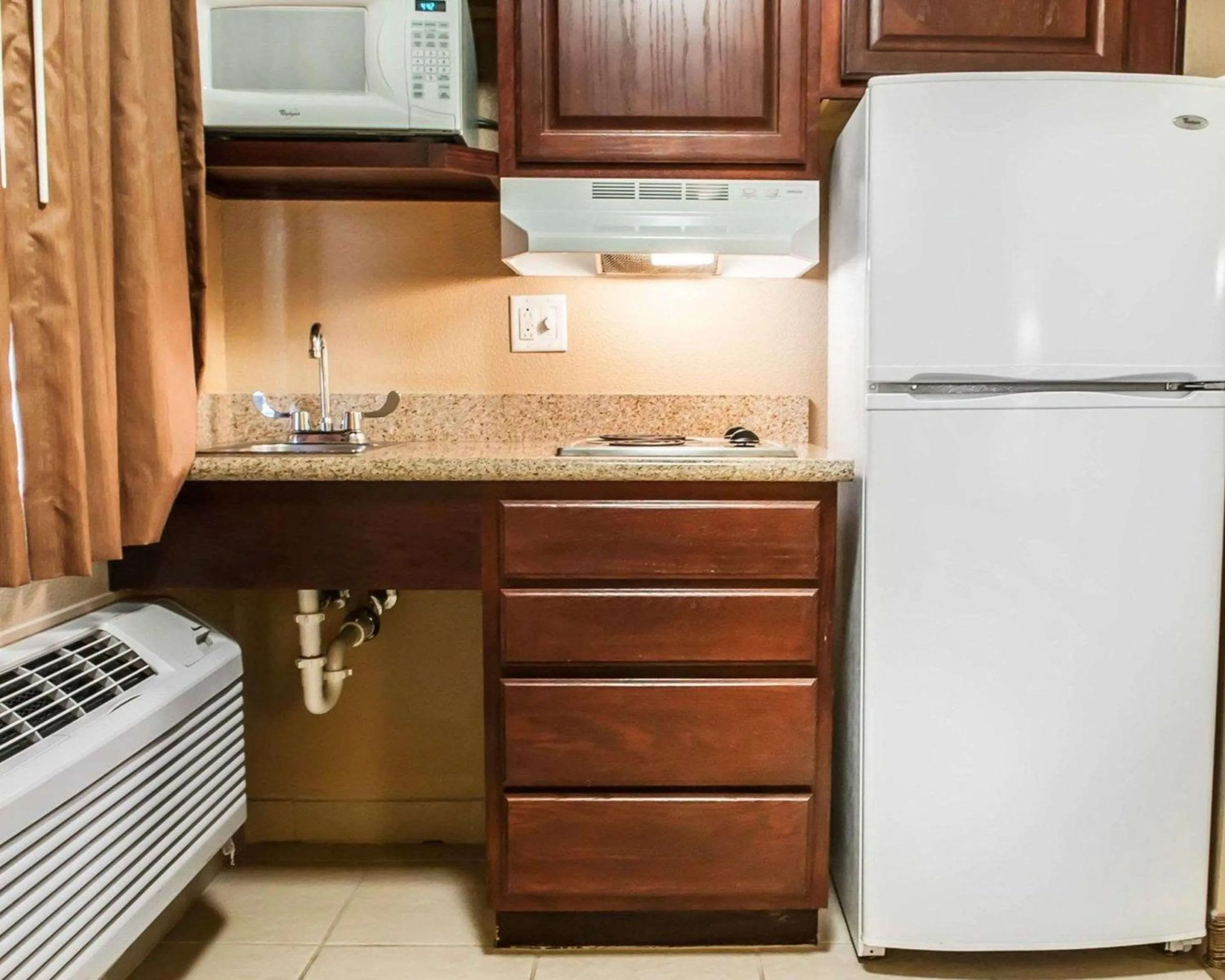 Photo of the whole room in Suburban Studios Alamogordo