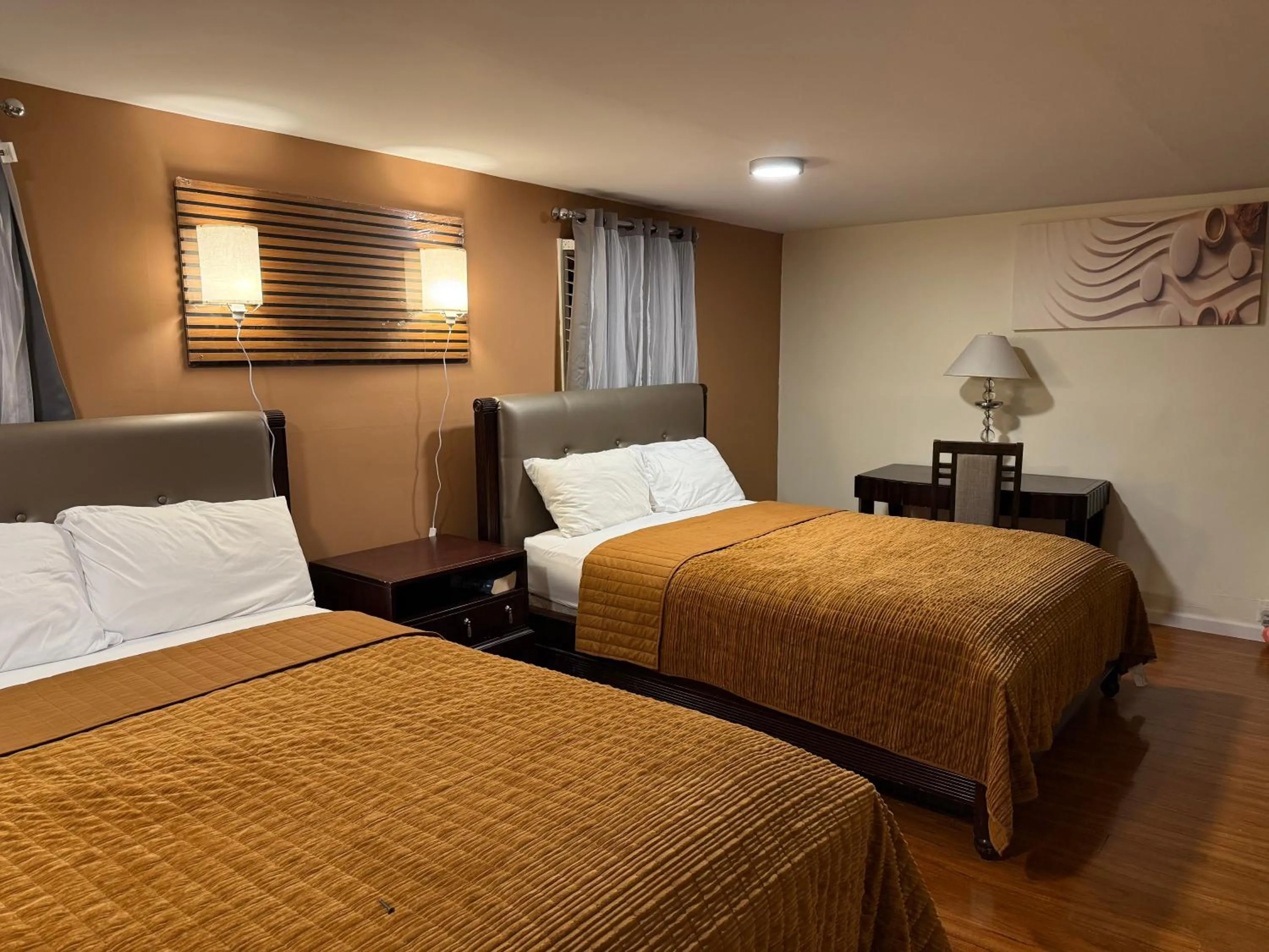 Bed in Sea Haven Resort Motel