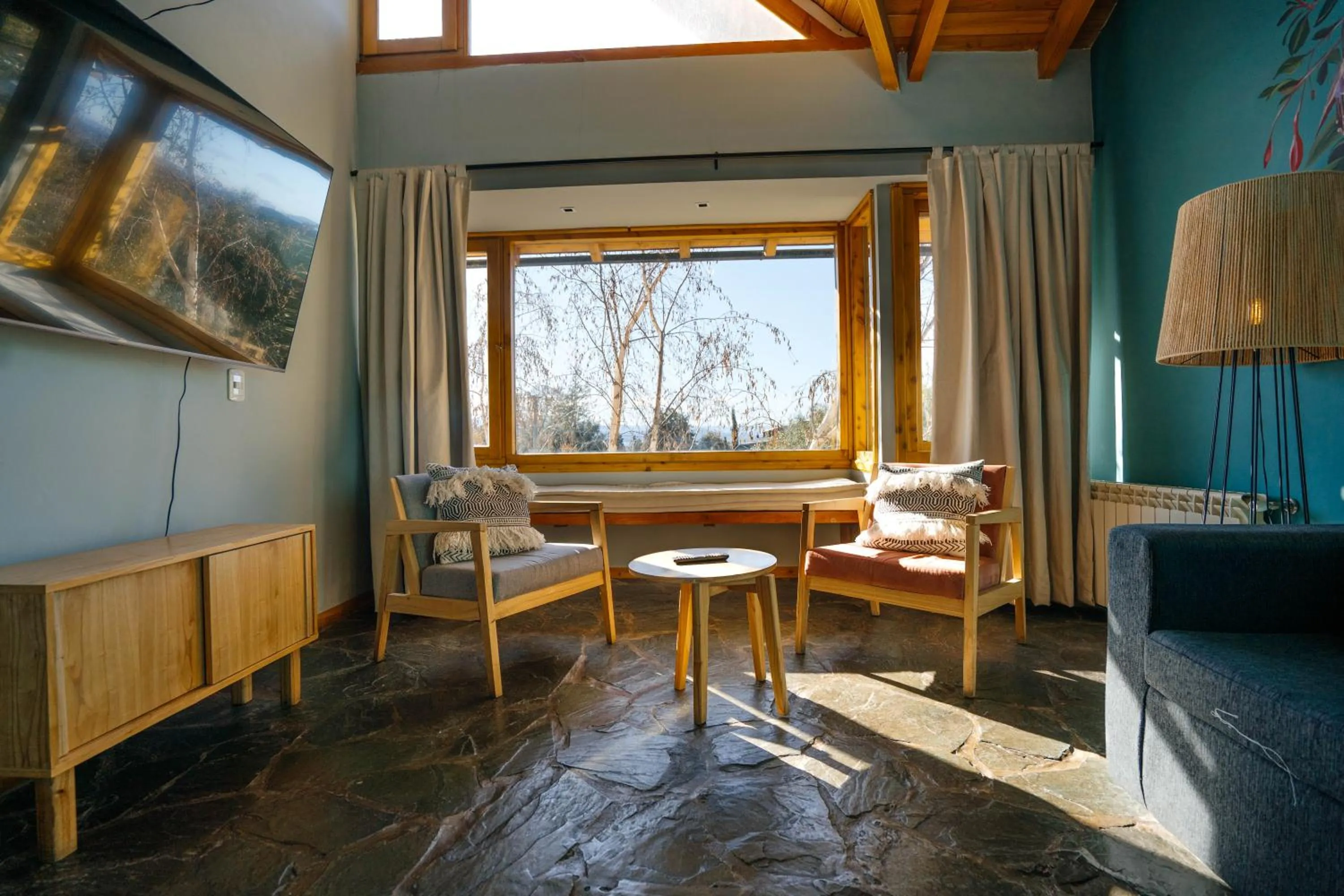 Seating area in Pioneros Suites by Grupo Tierra Gaucha