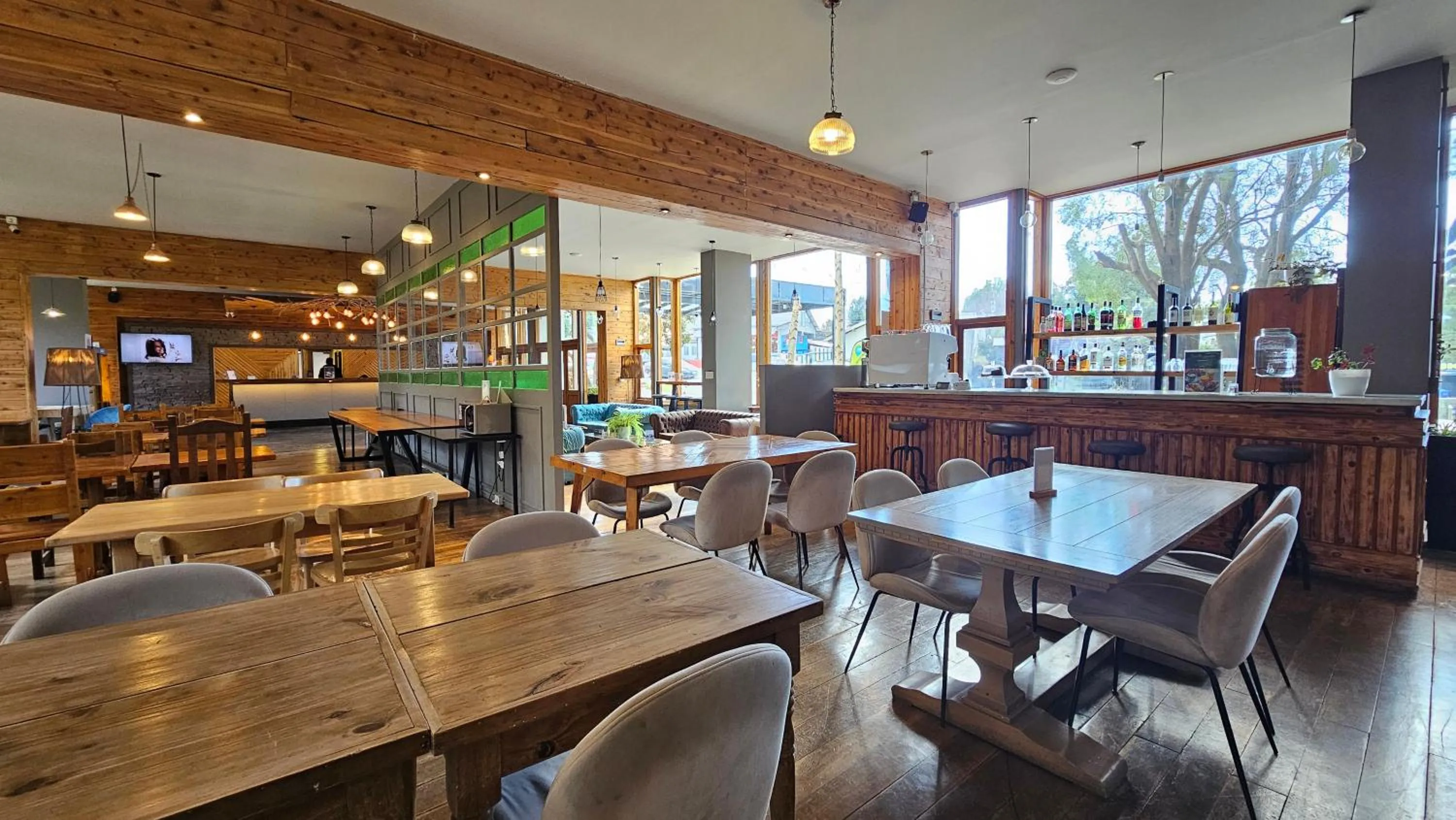 Lobby or reception in Pioneros Suites by Grupo Tierra Gaucha