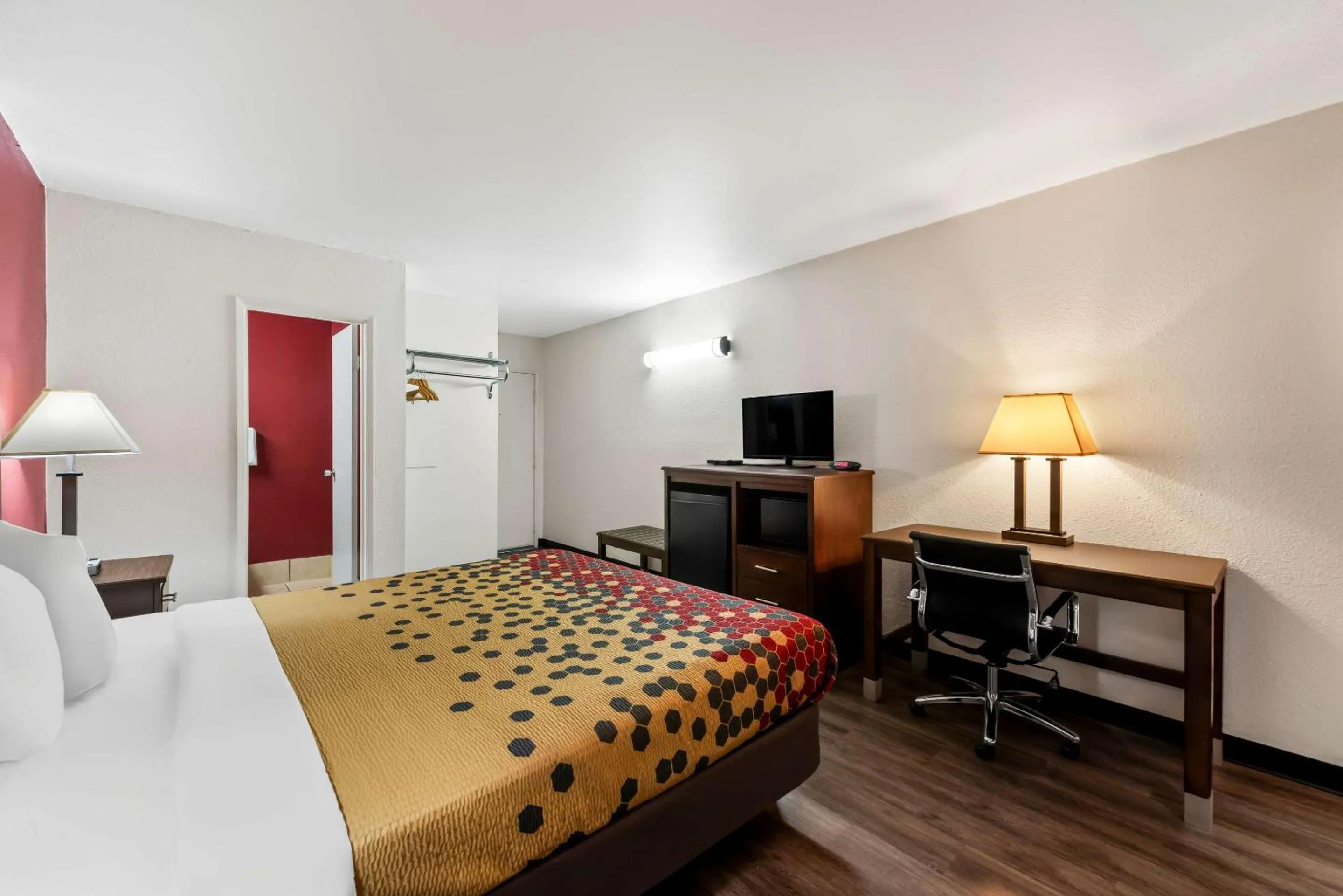 Bedroom, Bed in Econo Lodge Fallon Naval Air Station Area