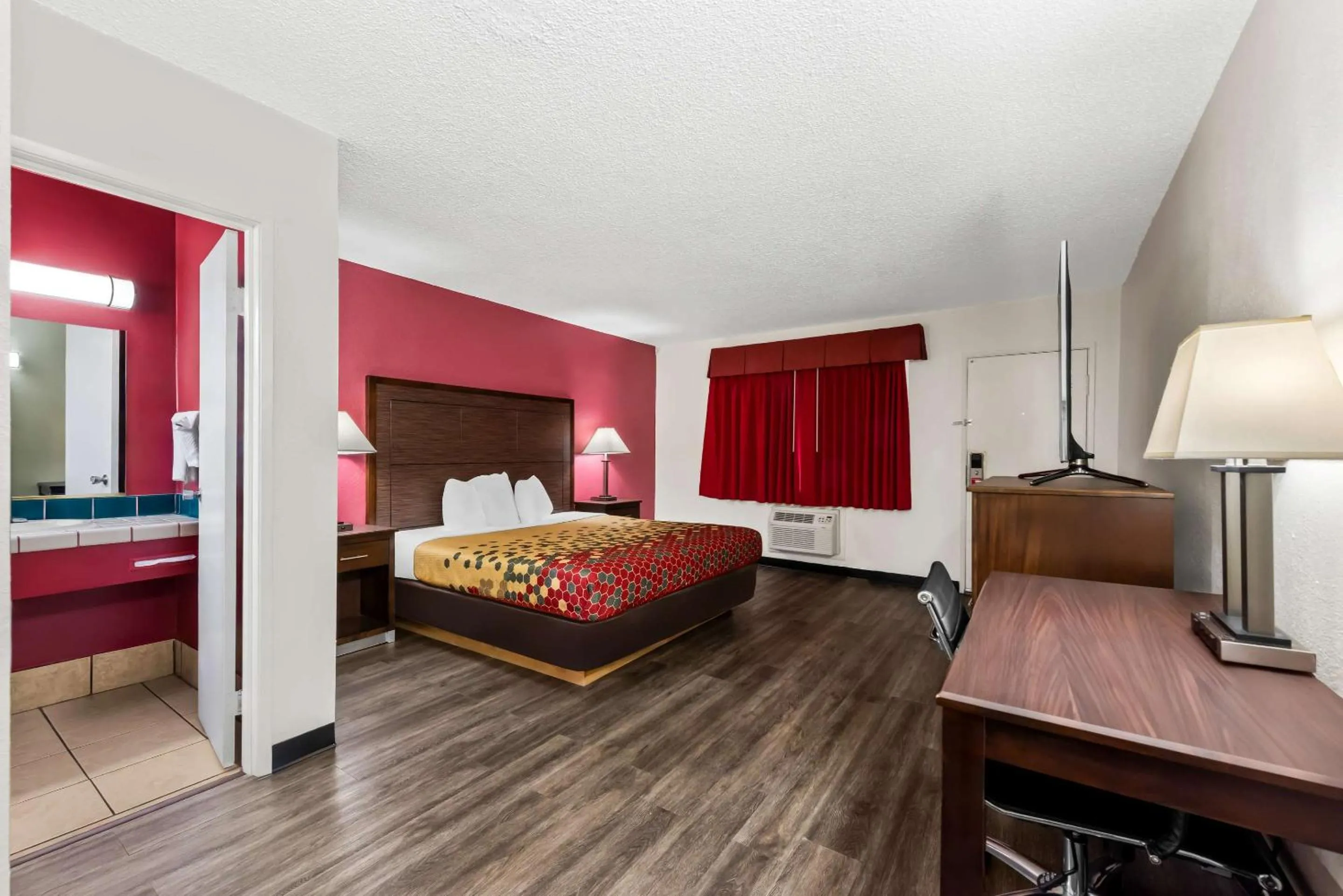 Bedroom, Bed in Econo Lodge Fallon Naval Air Station Area