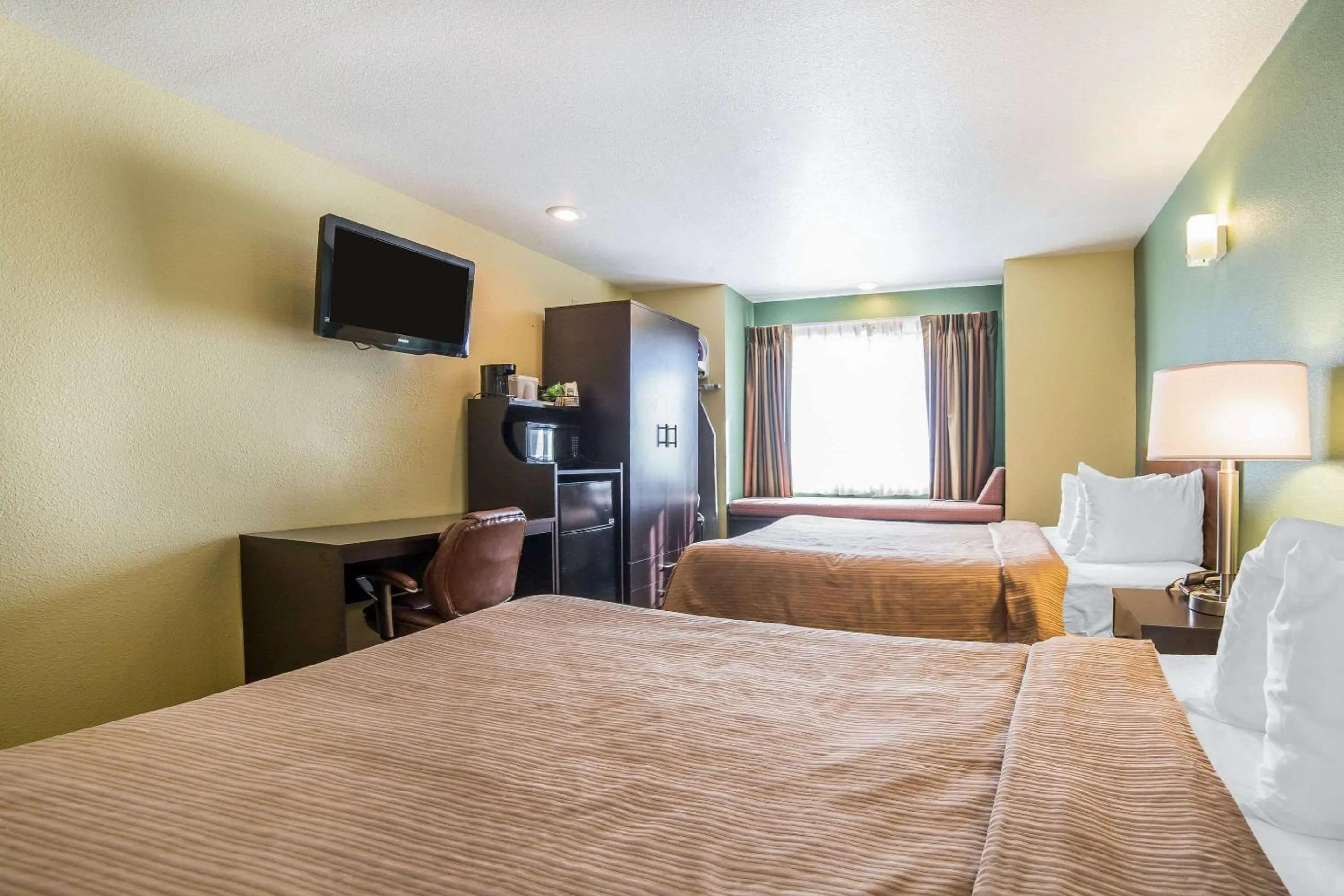 Photo of the whole room, Bed in Quality Inn & Suites Elko