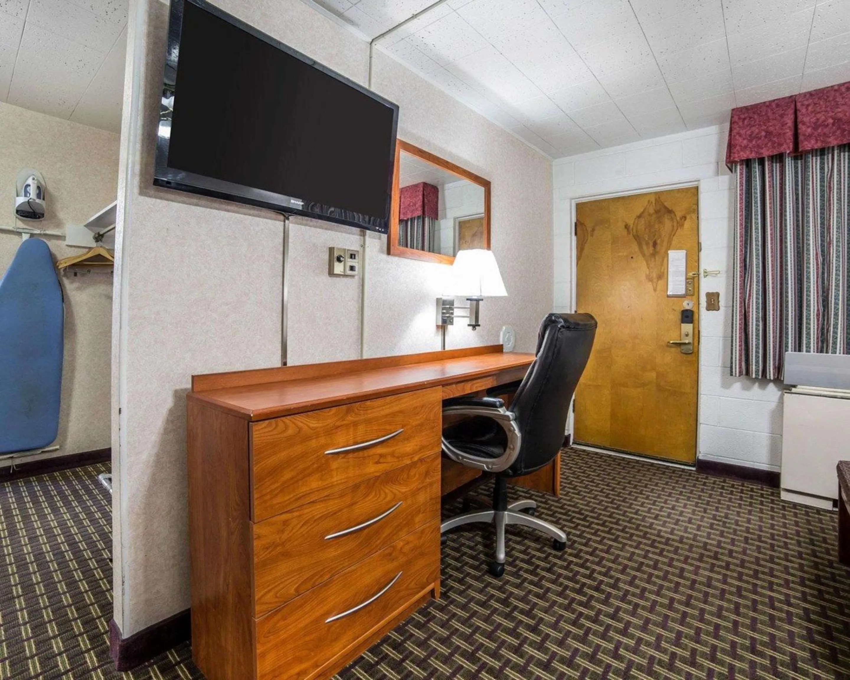 Photo of the whole room in Rodeway Inn Elko Downtown Area