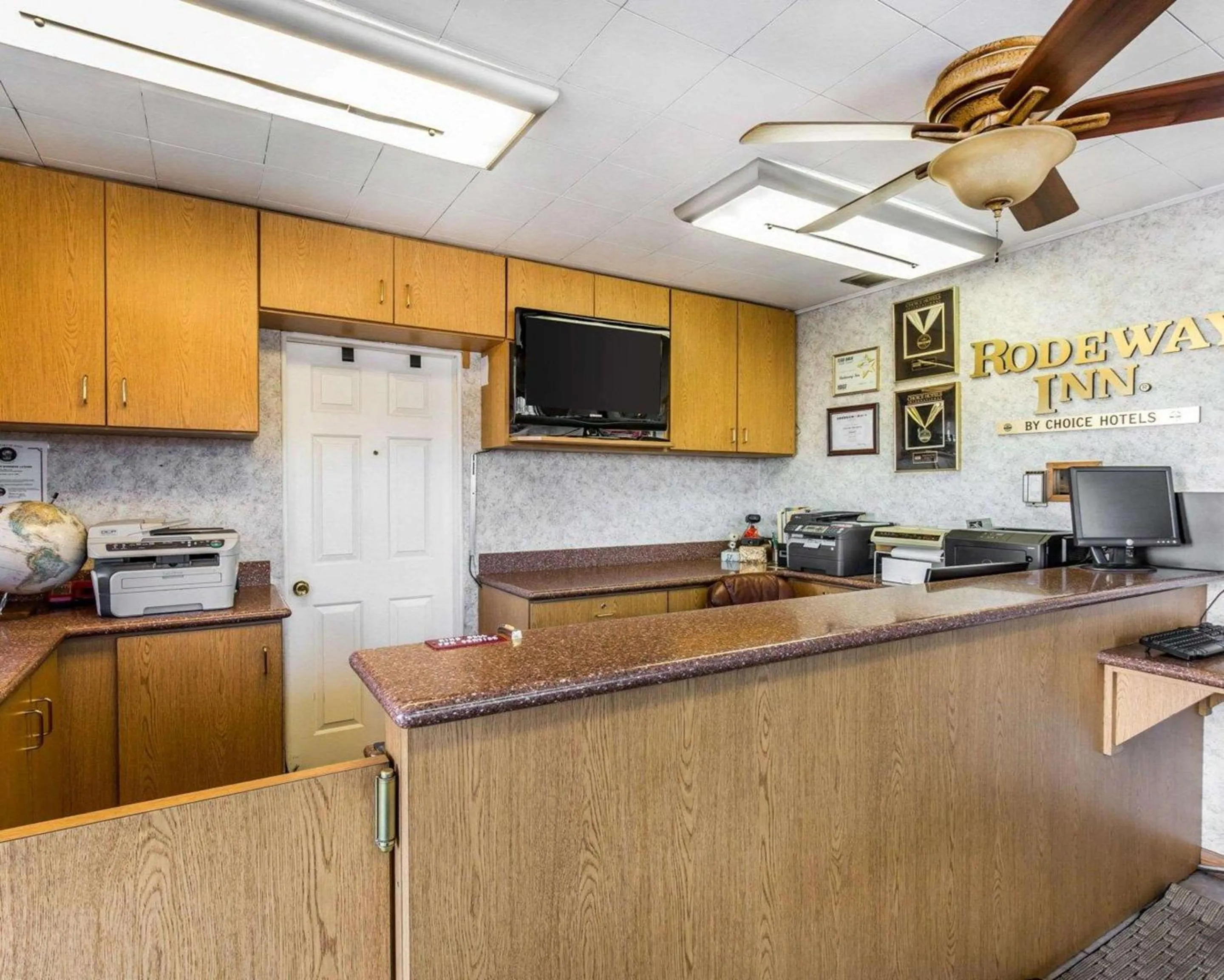 Lobby or reception in Rodeway Inn Elko Downtown Area