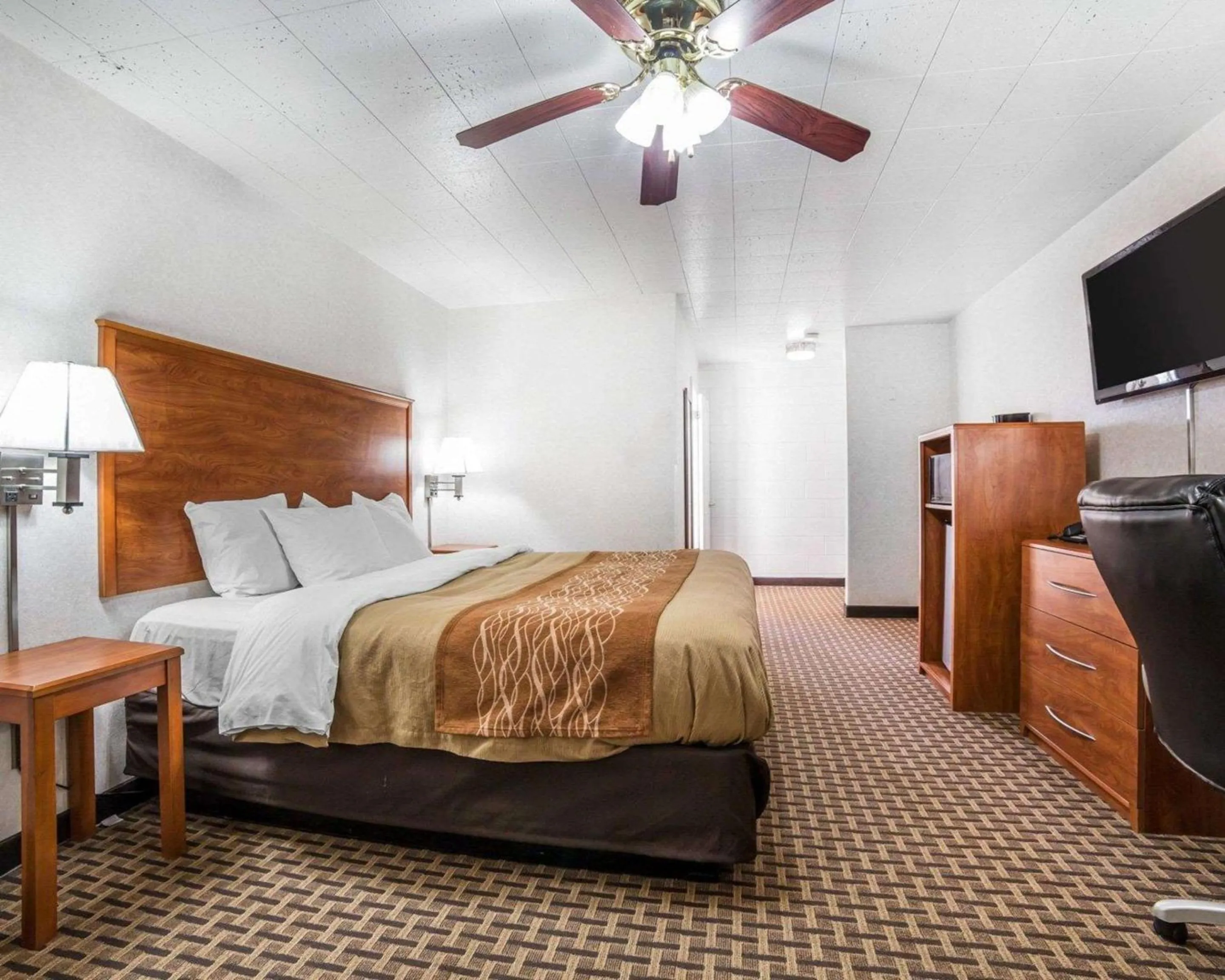 Photo of the whole room, Bed in Rodeway Inn Elko Downtown Area