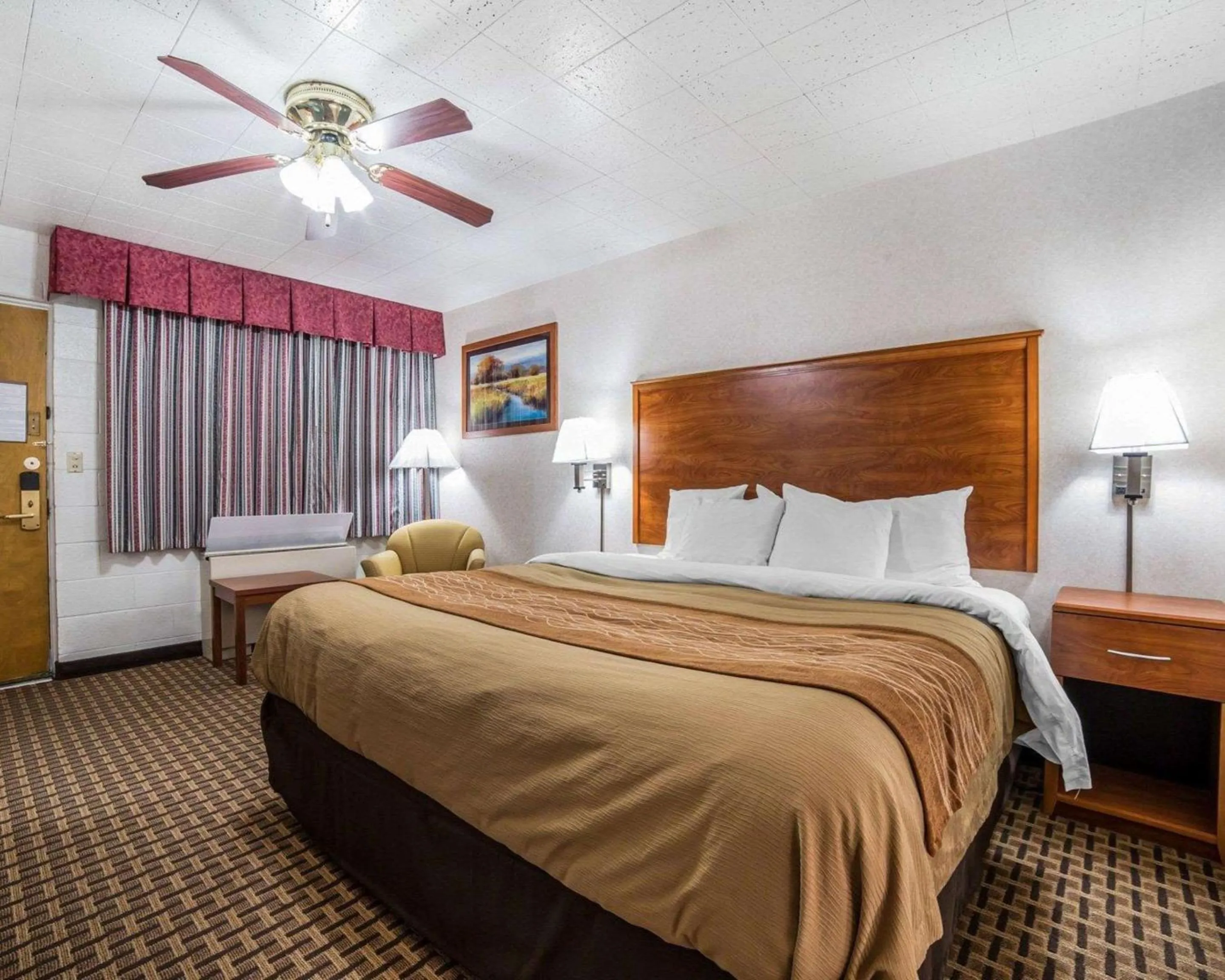 Photo of the whole room, Bed in Rodeway Inn Elko Downtown Area