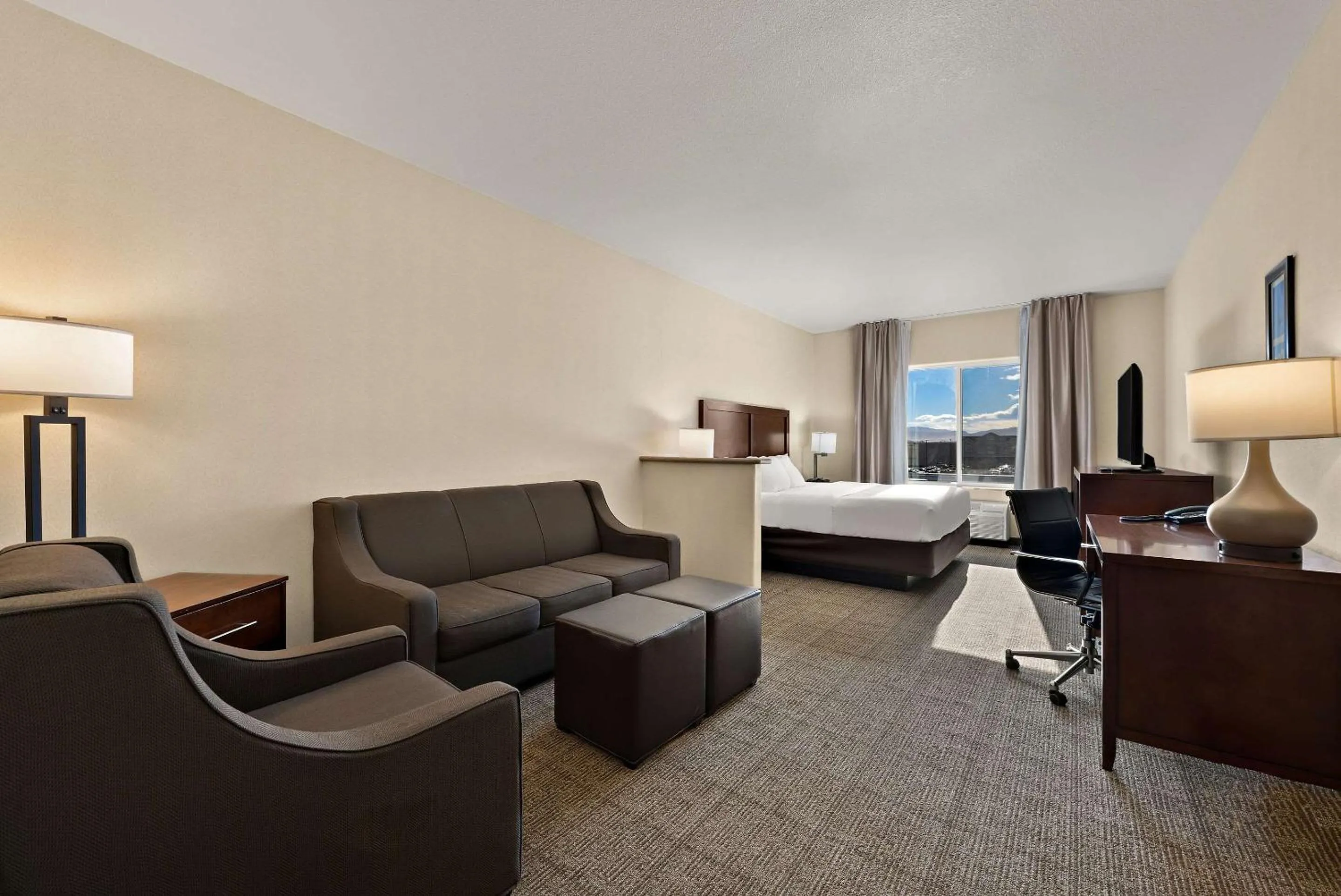 Bedroom, Bed in Comfort Inn & Suites Airport Convention Center