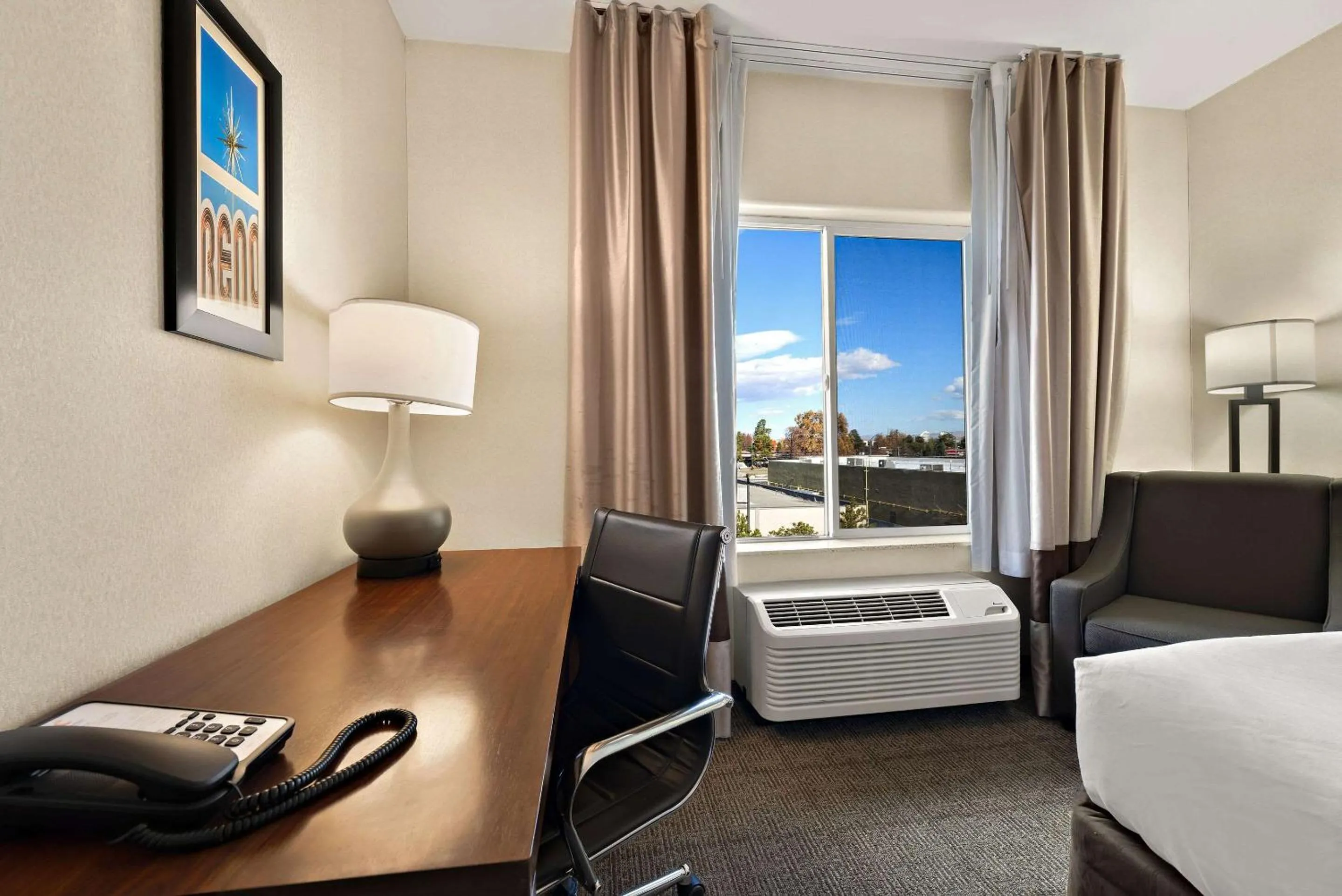 Bedroom, Bed in Comfort Inn & Suites Airport Convention Center