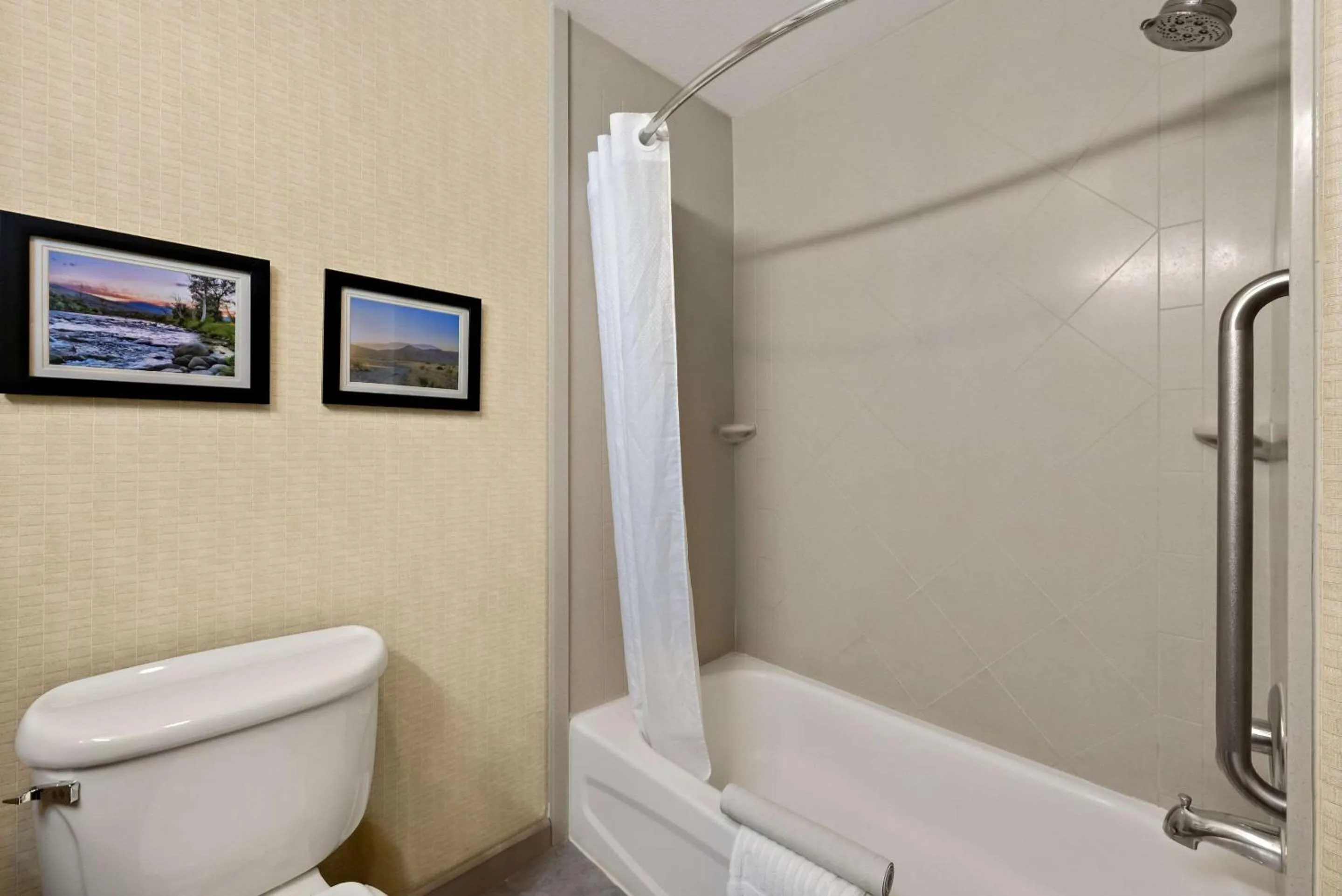 Bedroom in Comfort Inn & Suites Airport Convention Center