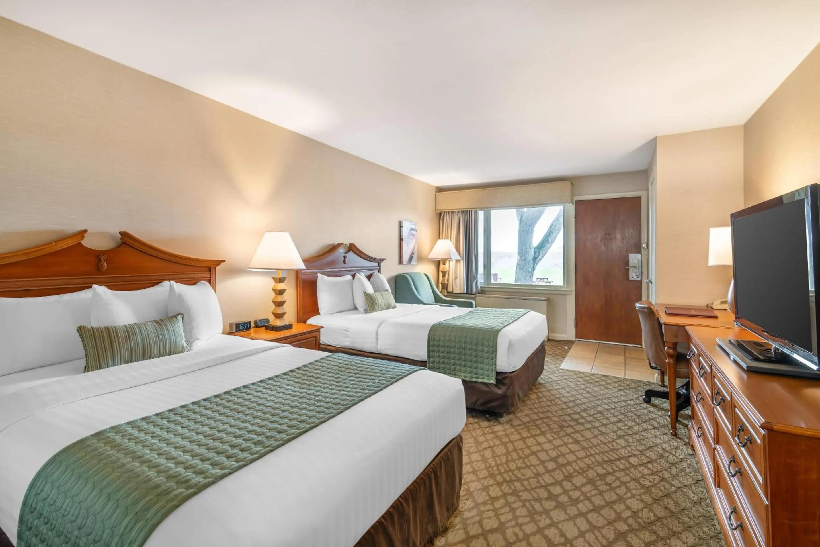 Bedroom, Bed in The Inn at Gran View Ogdensburg, an Ascend Collection Hotel