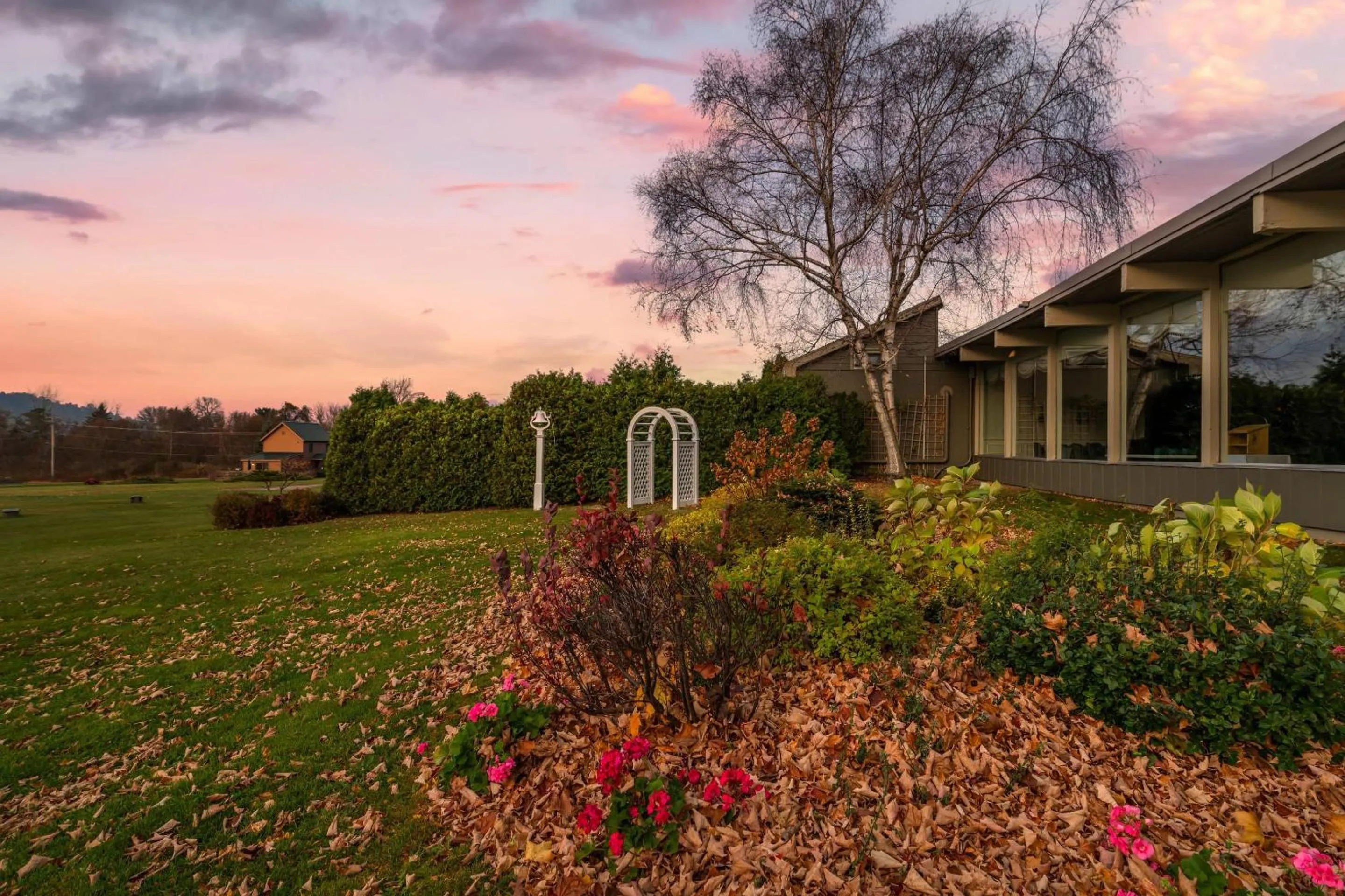 Property building in The Inn at Gran View Ogdensburg, an Ascend Collection Hotel