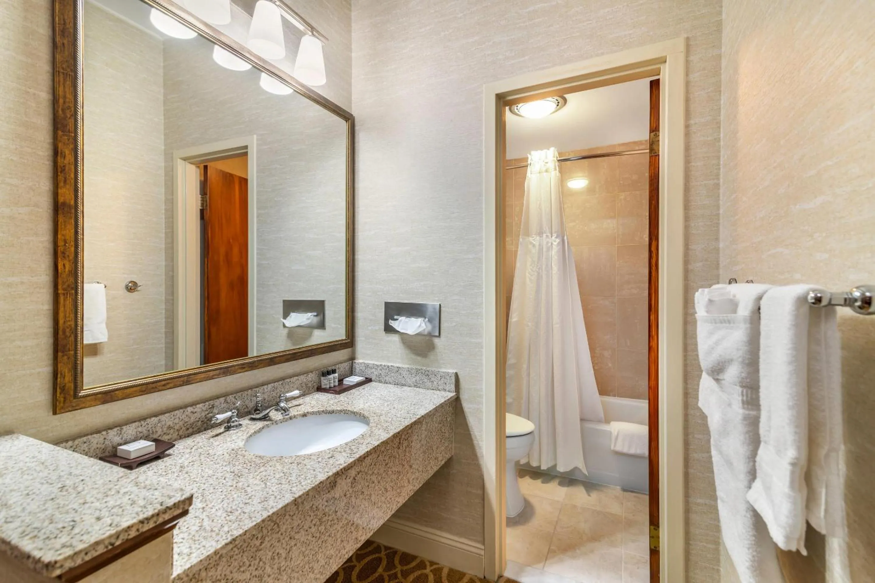 Bedroom in The Inn at Gran View Ogdensburg, an Ascend Collection Hotel