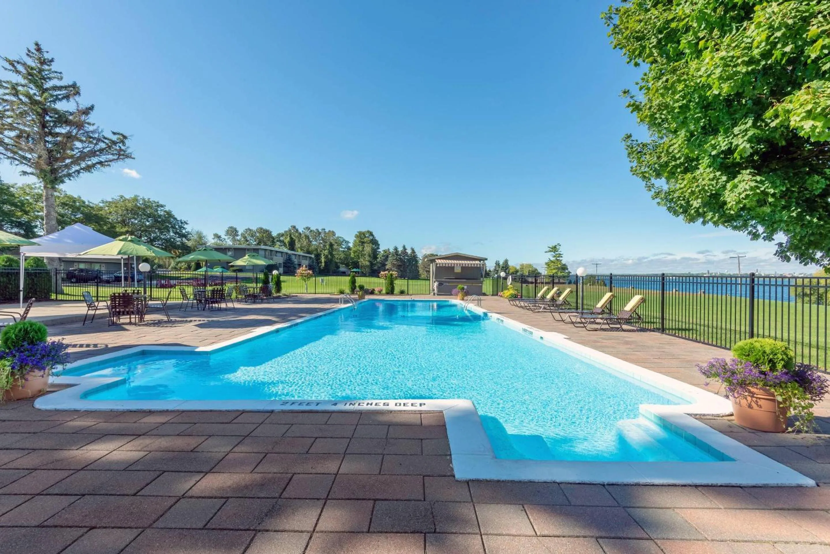 Swimming pool in The Inn at Gran View Ogdensburg, an Ascend Collection Hotel