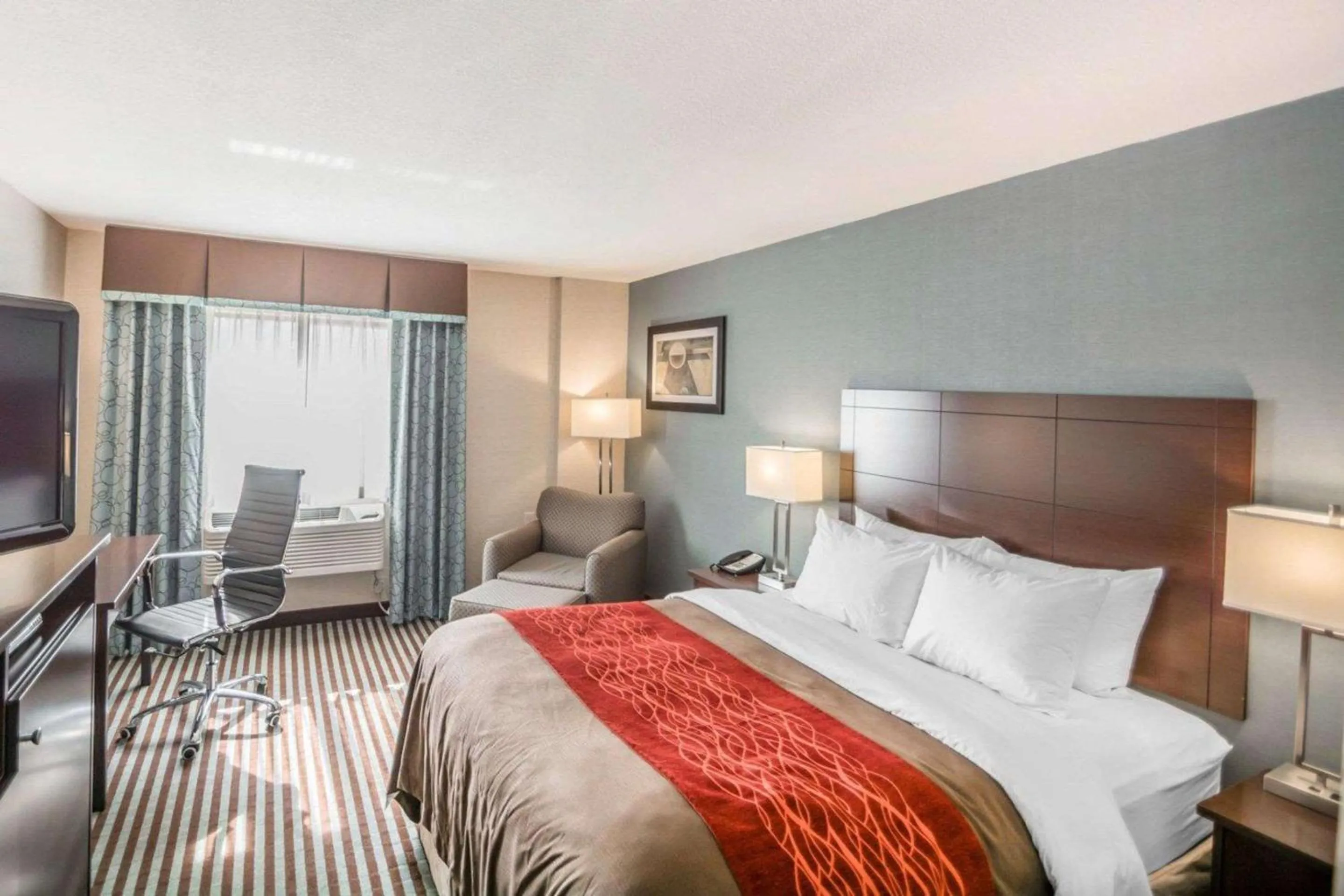 Photo of the whole room, Bed in Quality Inn Corning