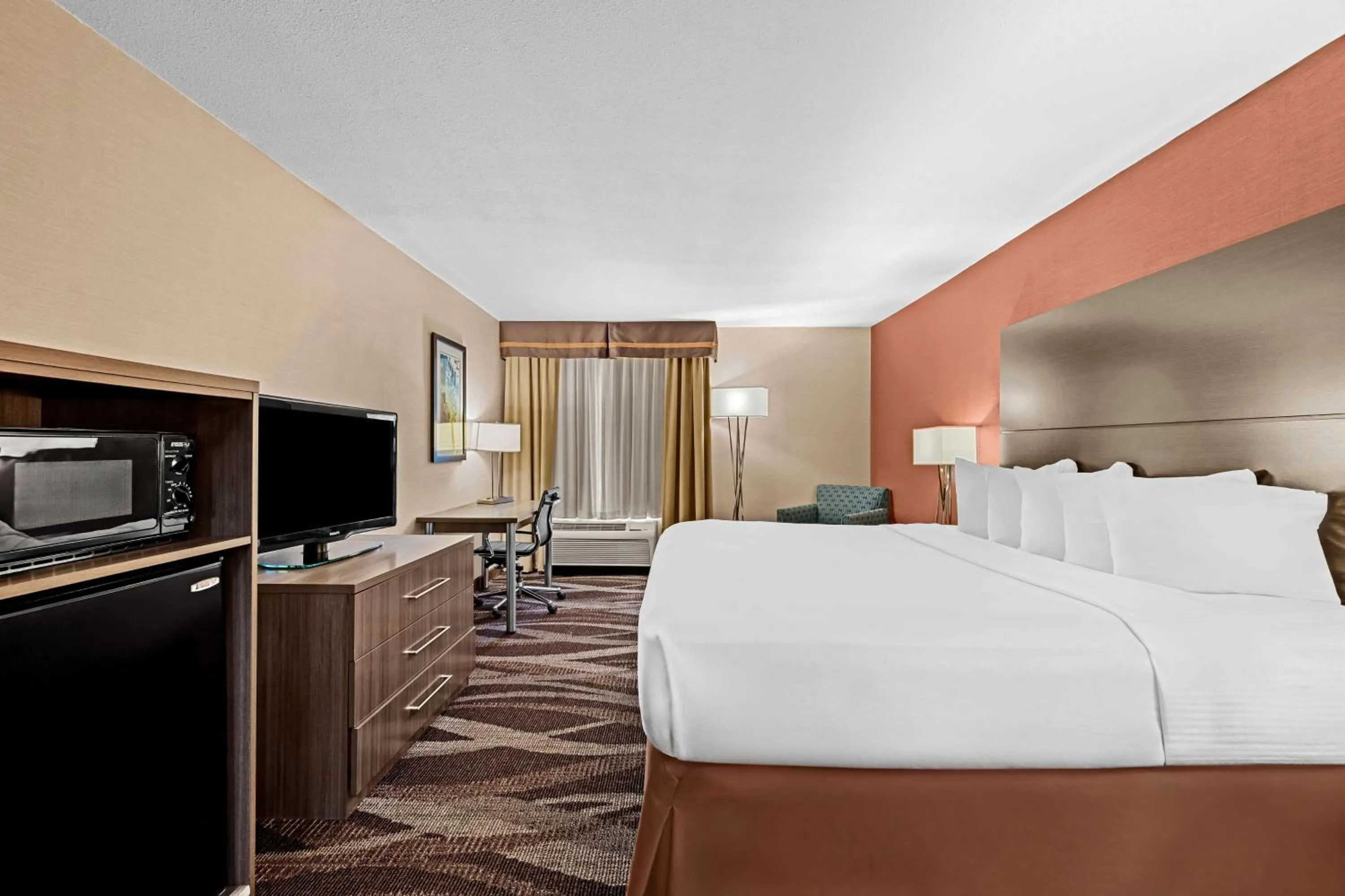 Bedroom, Bed in Best Western Maple City Inn