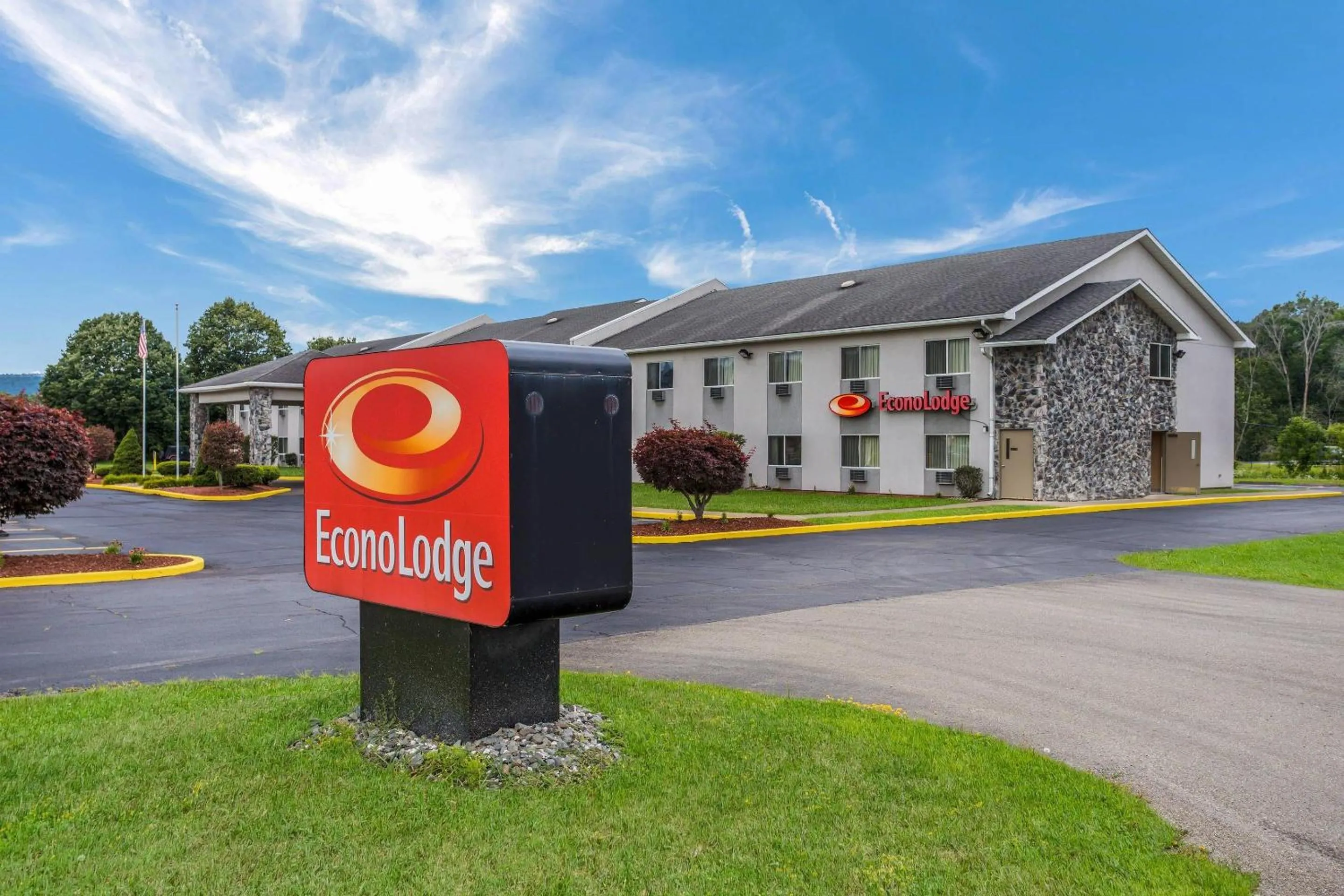Property building in Econo Lodge Painted Post - Corning