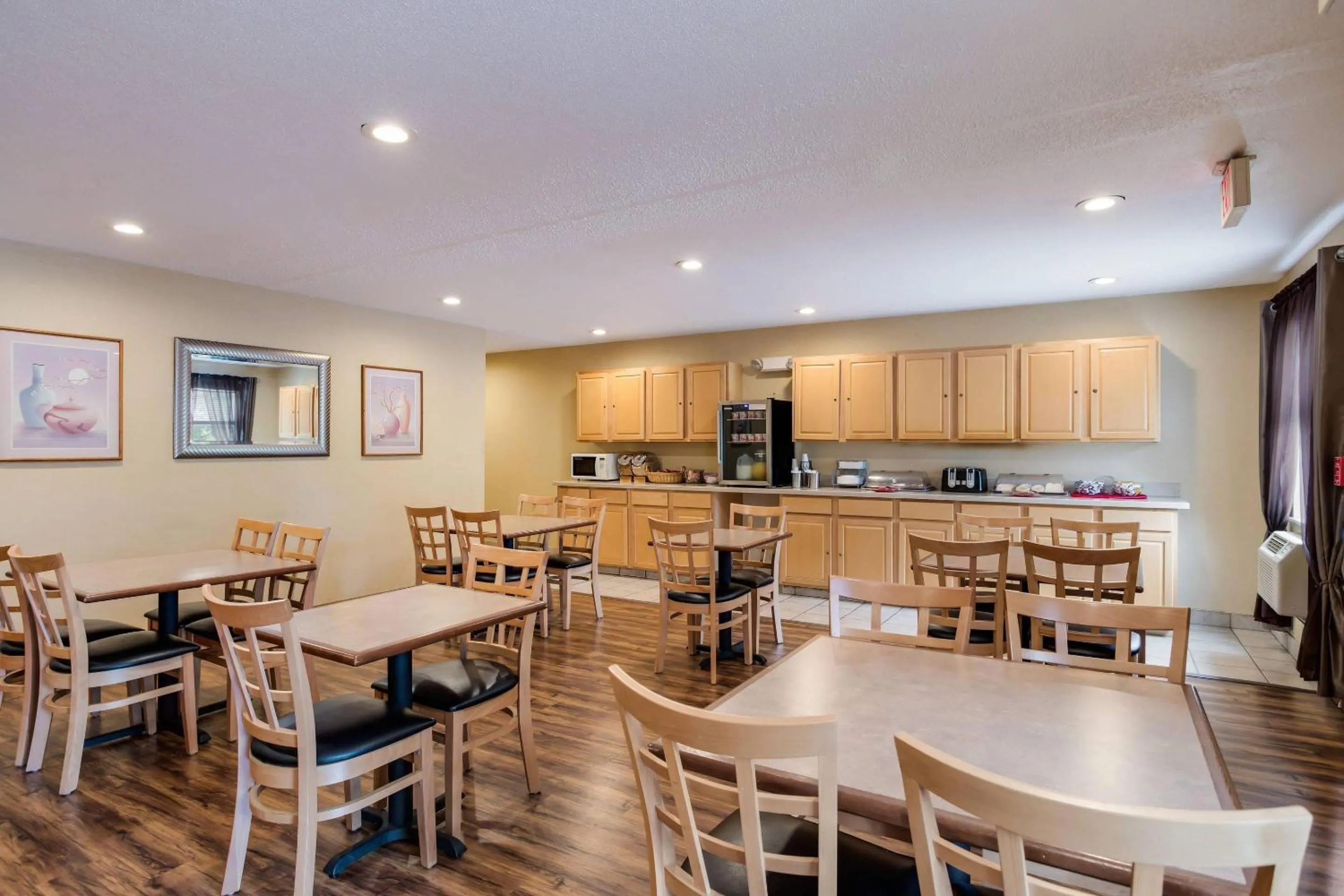 Breakfast in Econo Lodge Painted Post - Corning