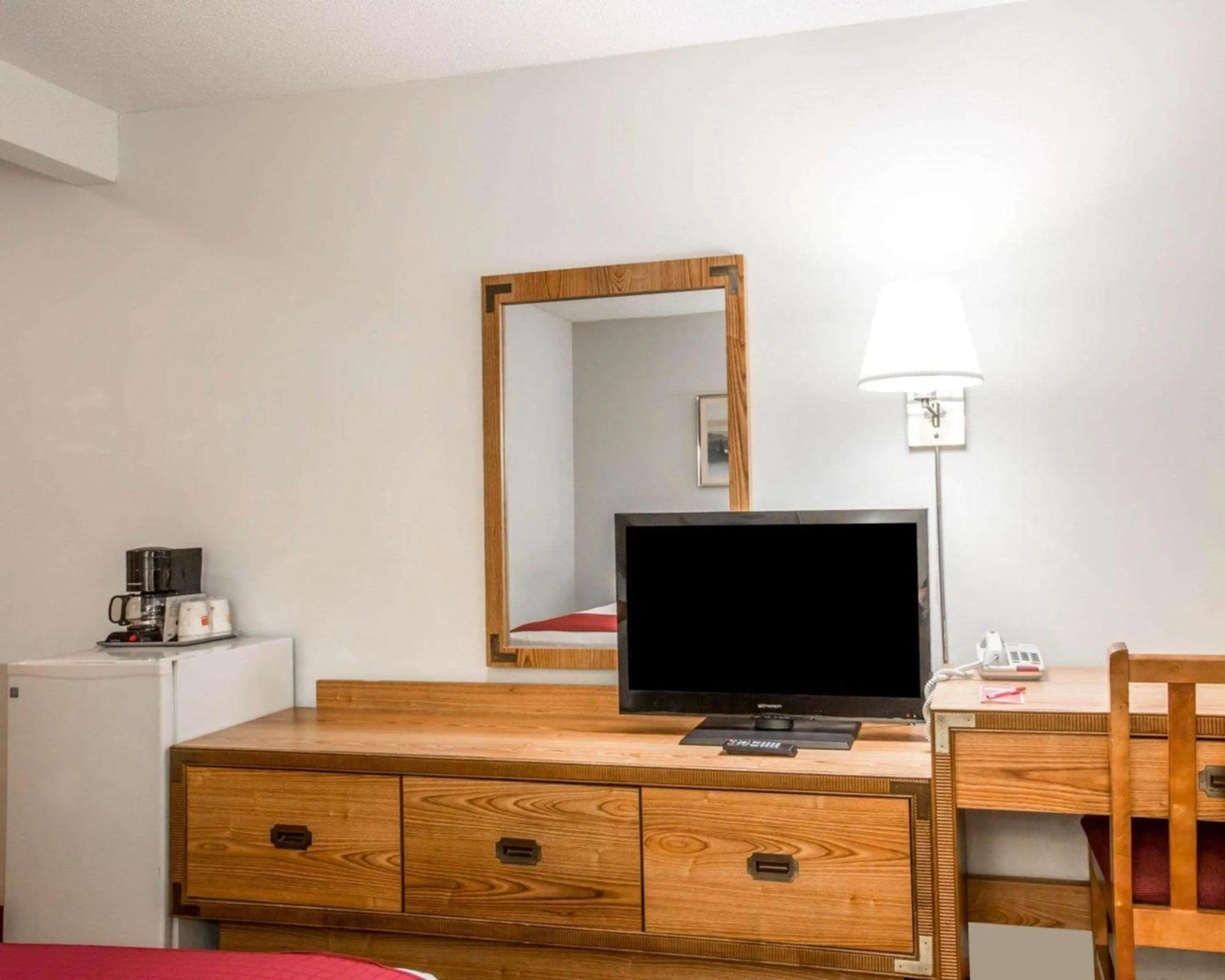 Photo of the whole room in Rodeway Inn Lake Placid South