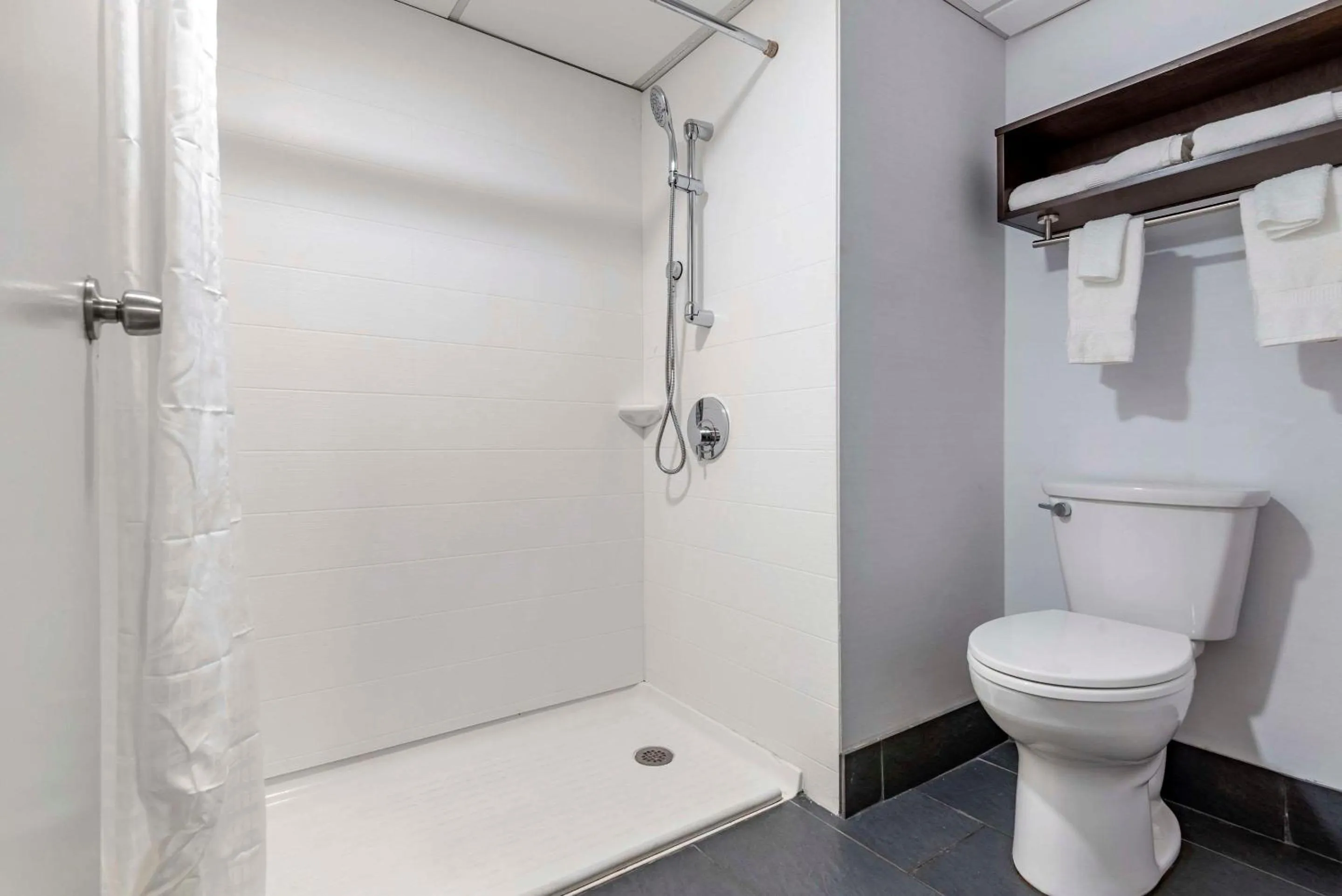 Bedroom in Comfort Inn & Suites Liverpool - Syracuse North