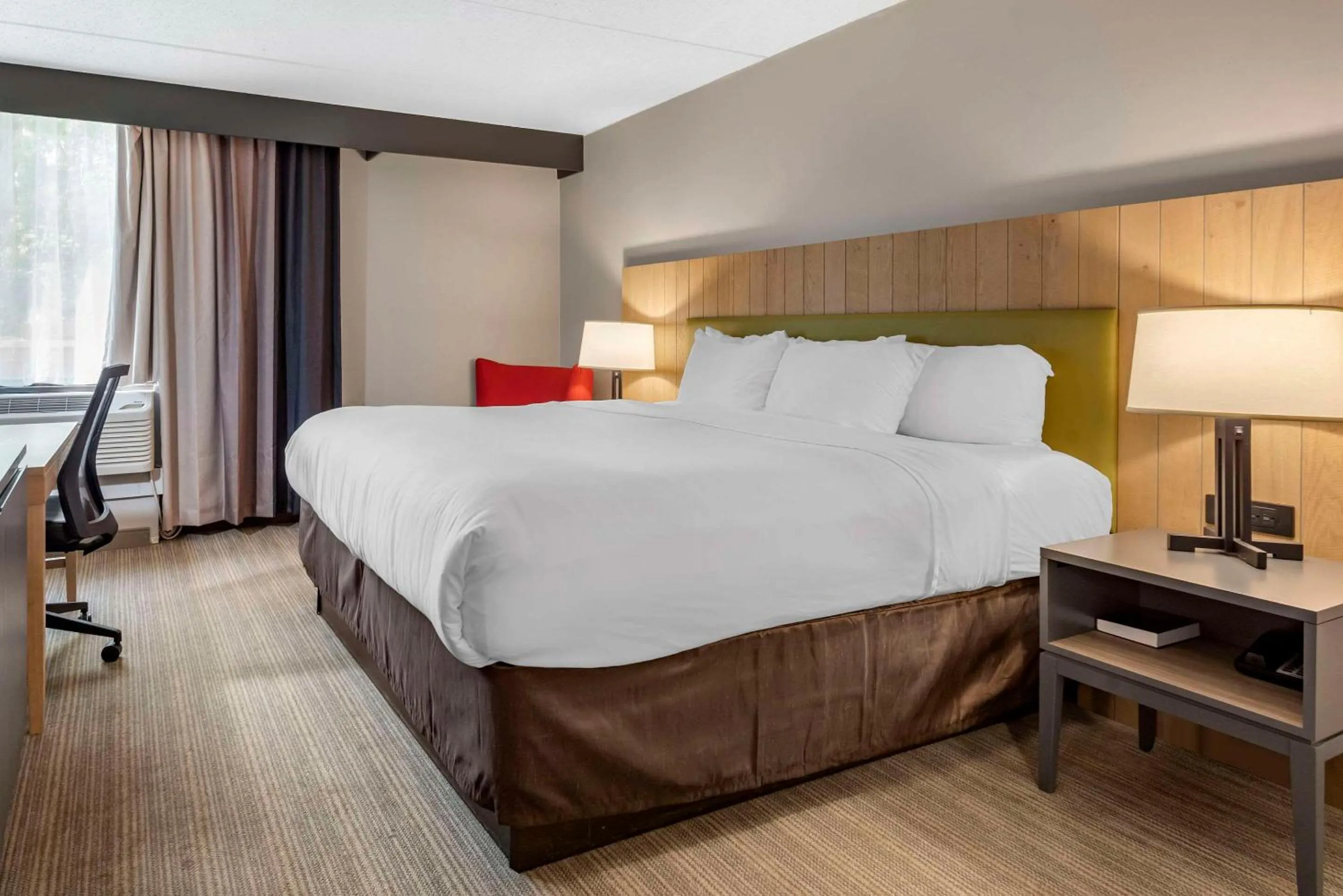 Bedroom, Bed in Comfort Inn & Suites Liverpool - Syracuse North