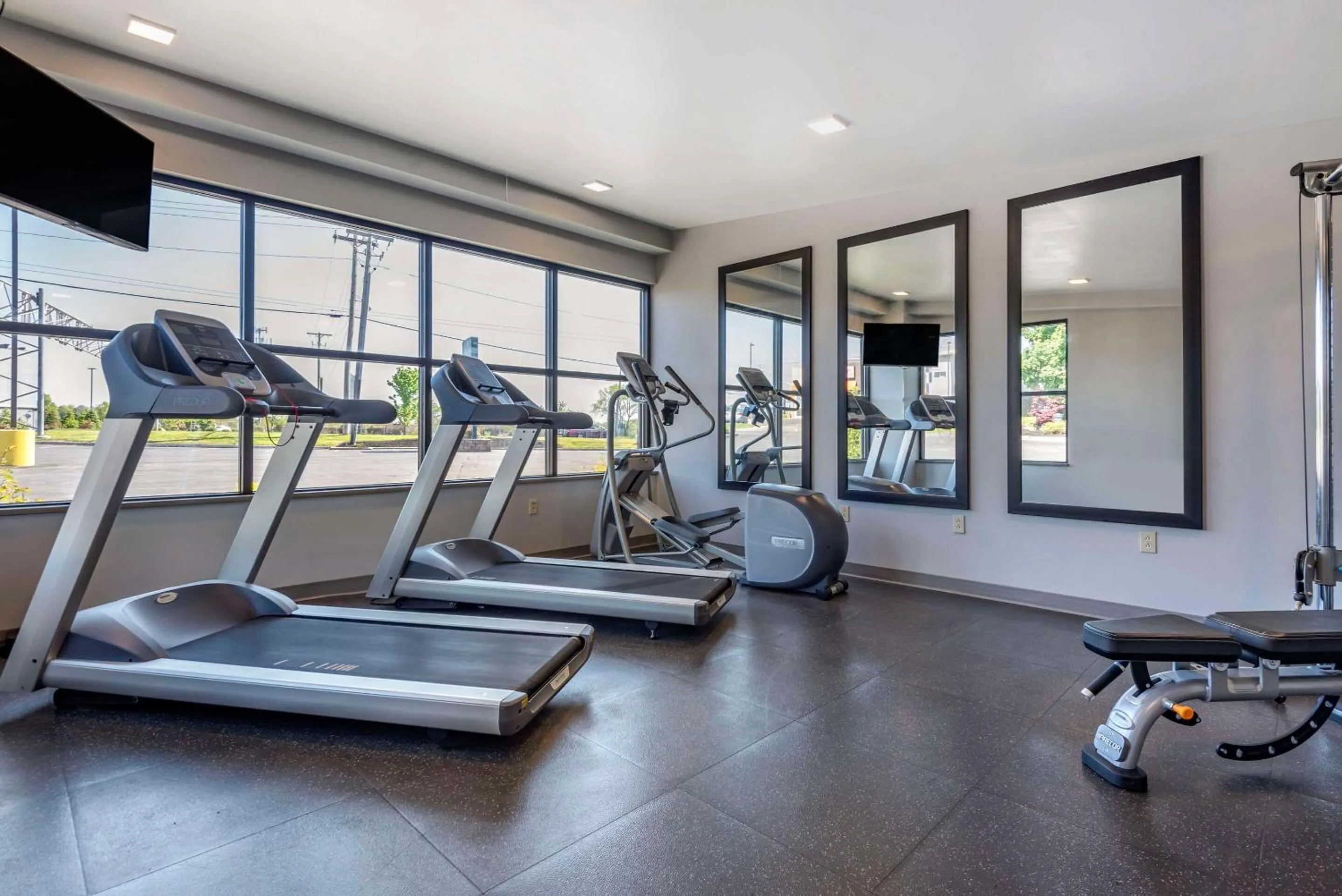 Fitness centre/facilities in Comfort Inn & Suites Liverpool - Syracuse North