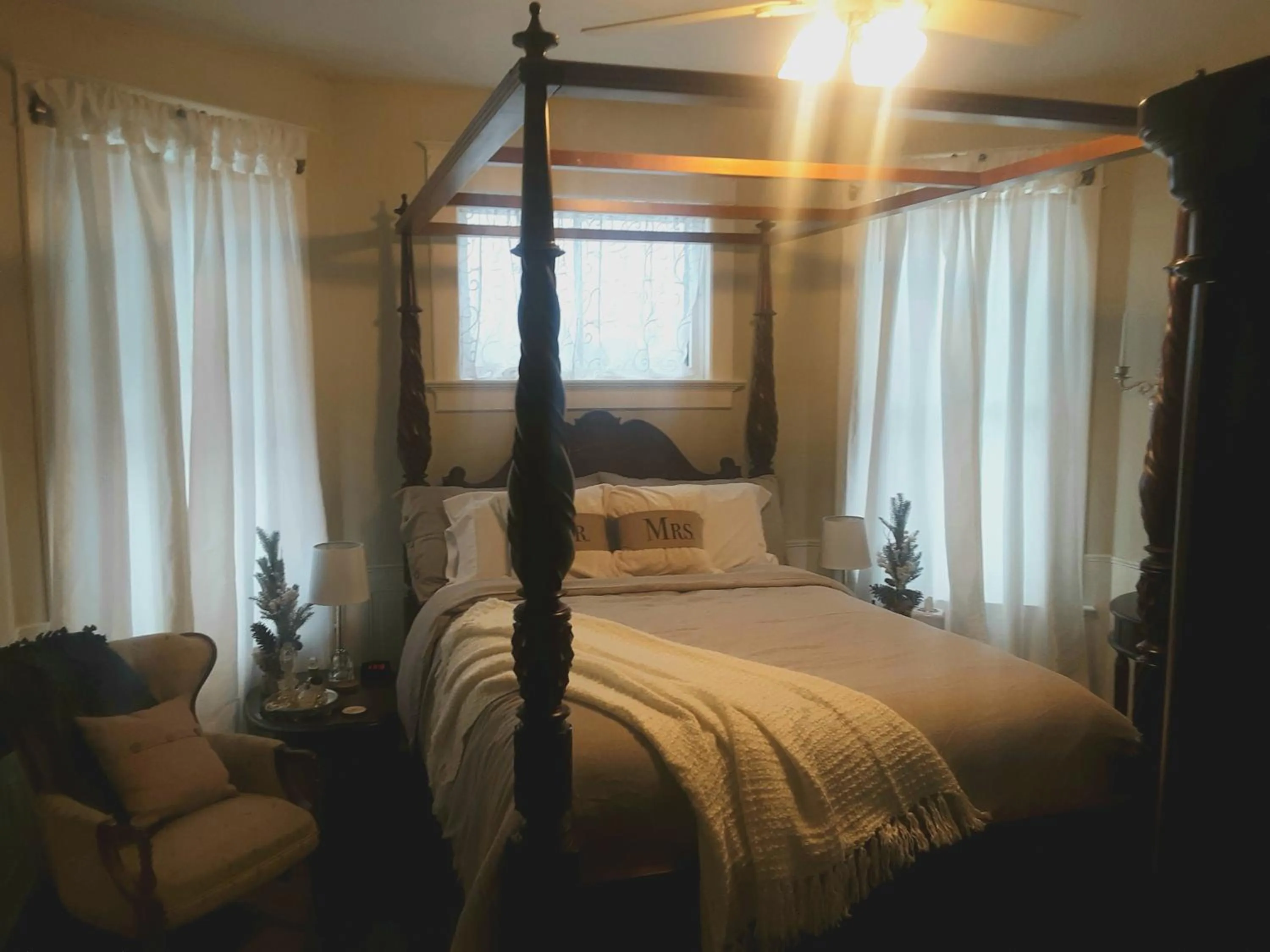 Bed in The Katherine Holle House