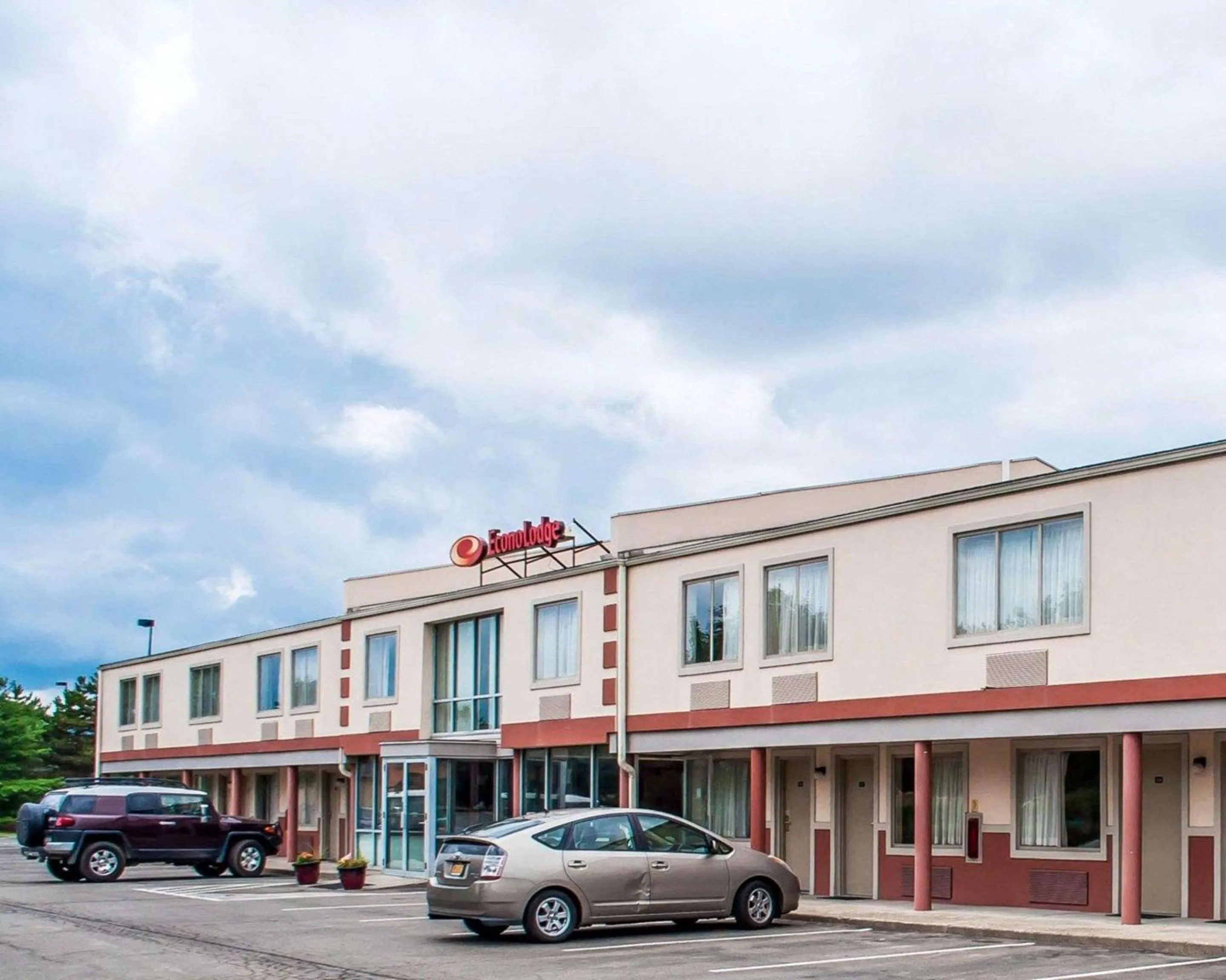 Property building in Econo Lodge Elmira-Corning