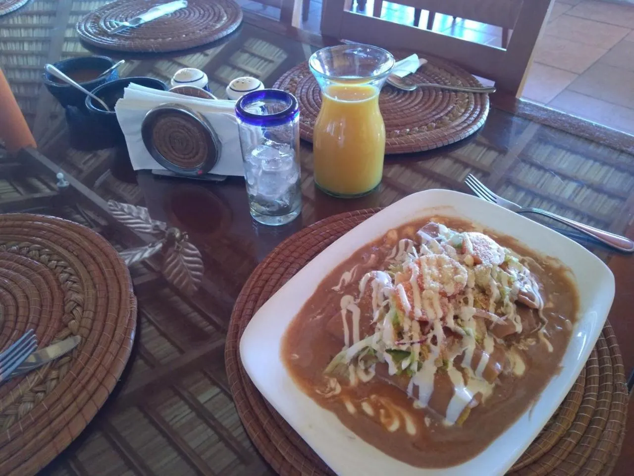 Restaurant/places to eat in Los Vientos Hotel