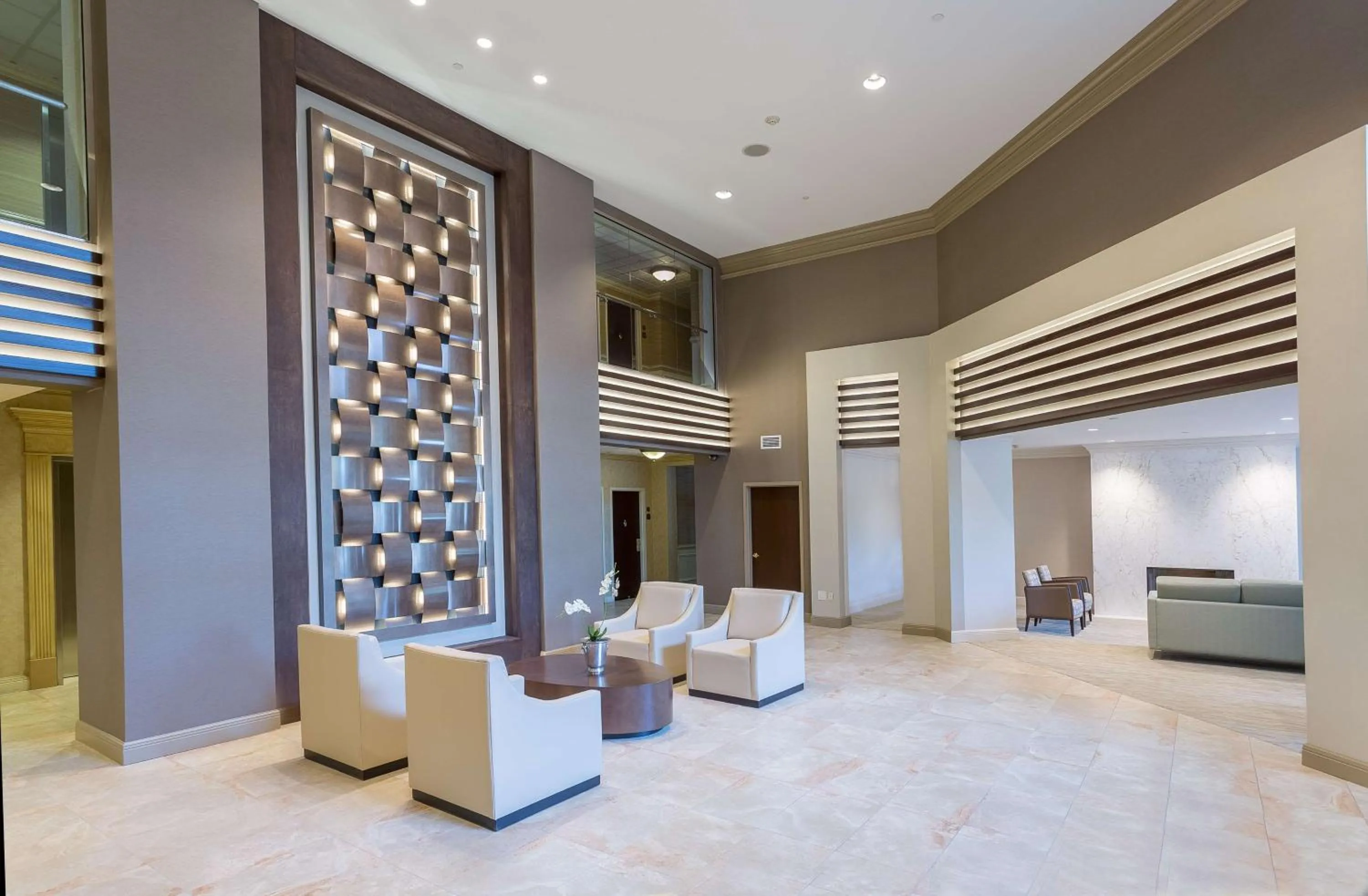 Lobby or reception in DoubleTree by Hilton Nanuet